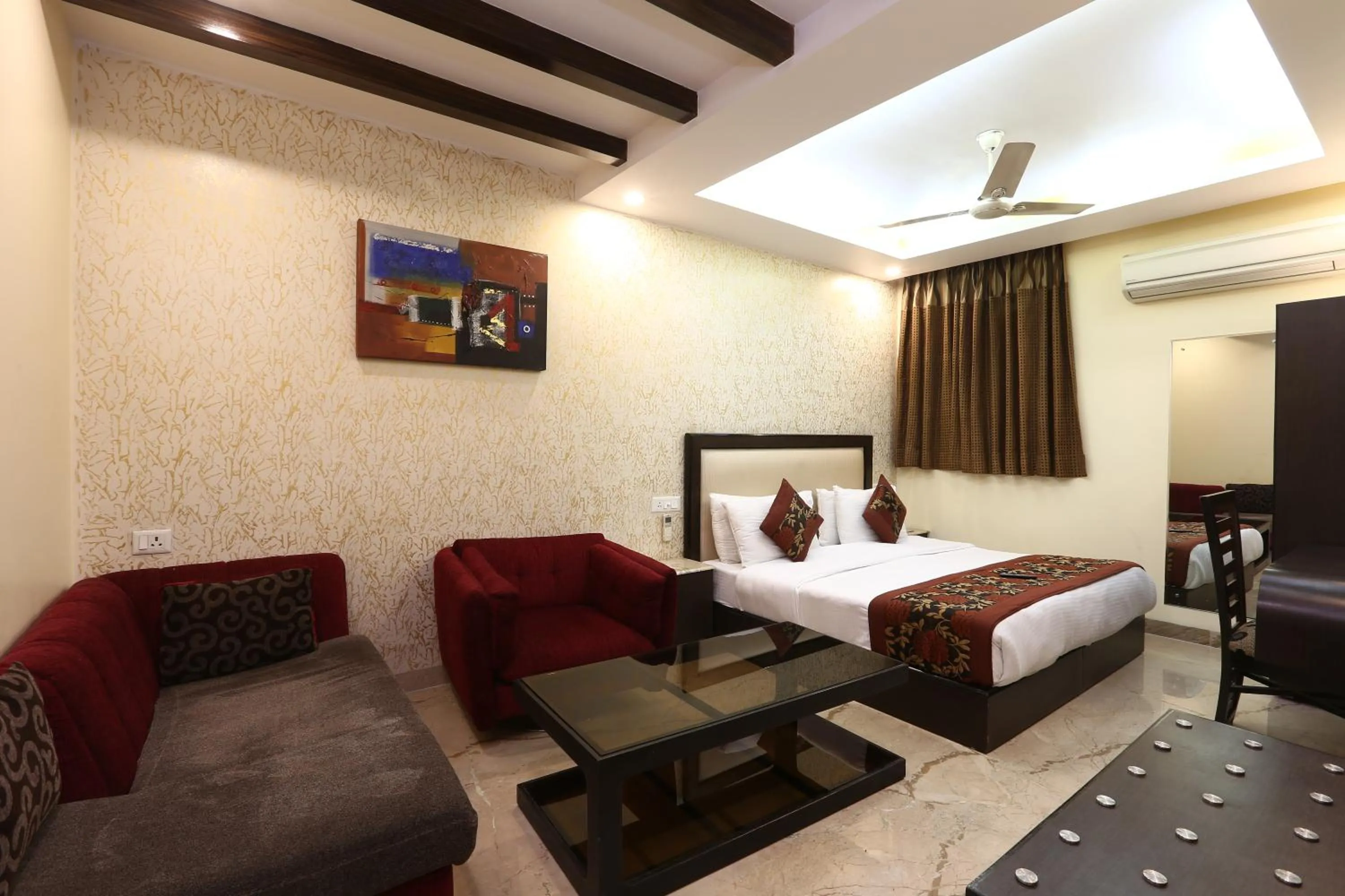Bed in Hotel Kingston Park near Ganga Ram Hospital