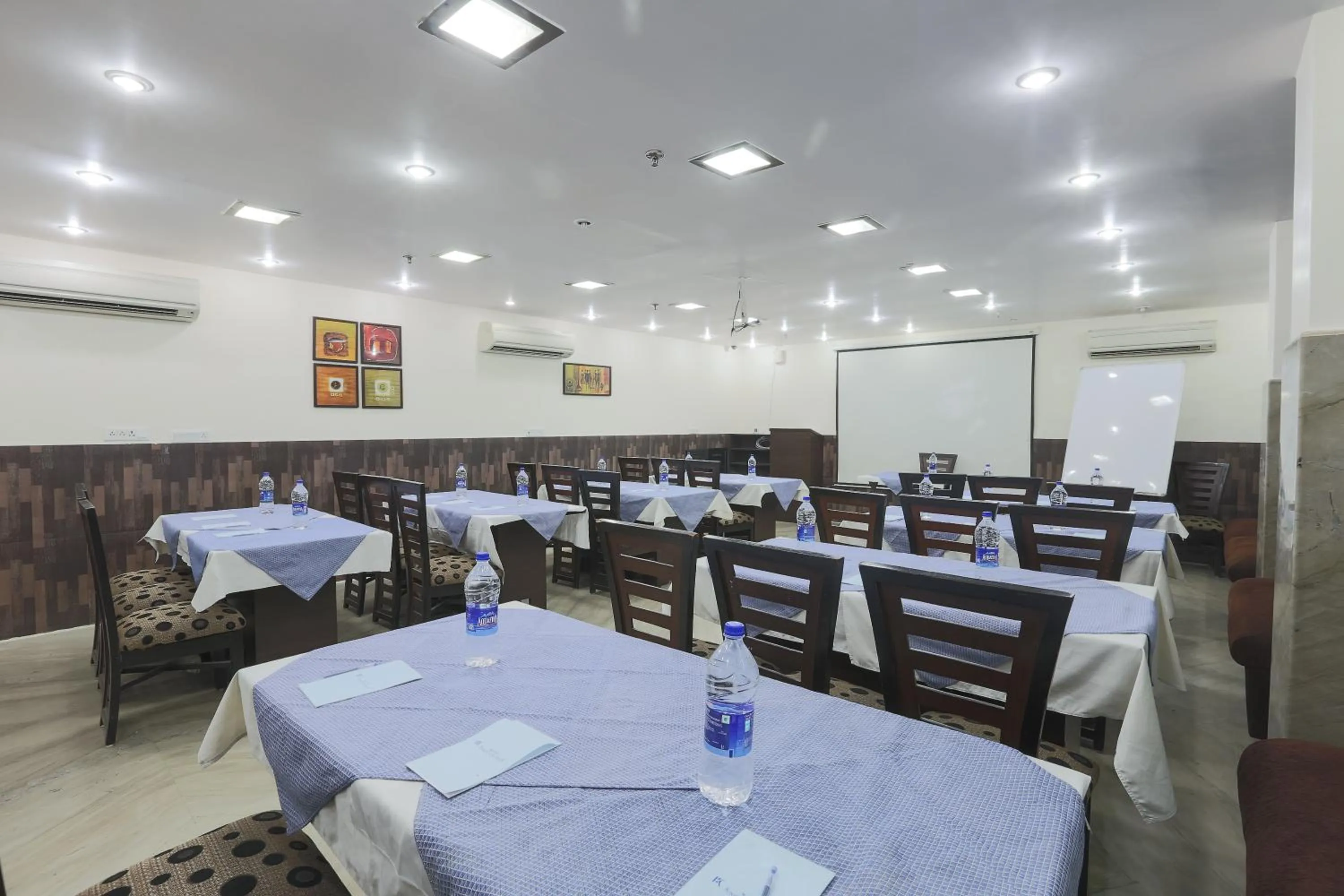 Banquet/Function facilities in Hotel Kingston Park near Ganga Ram Hospital