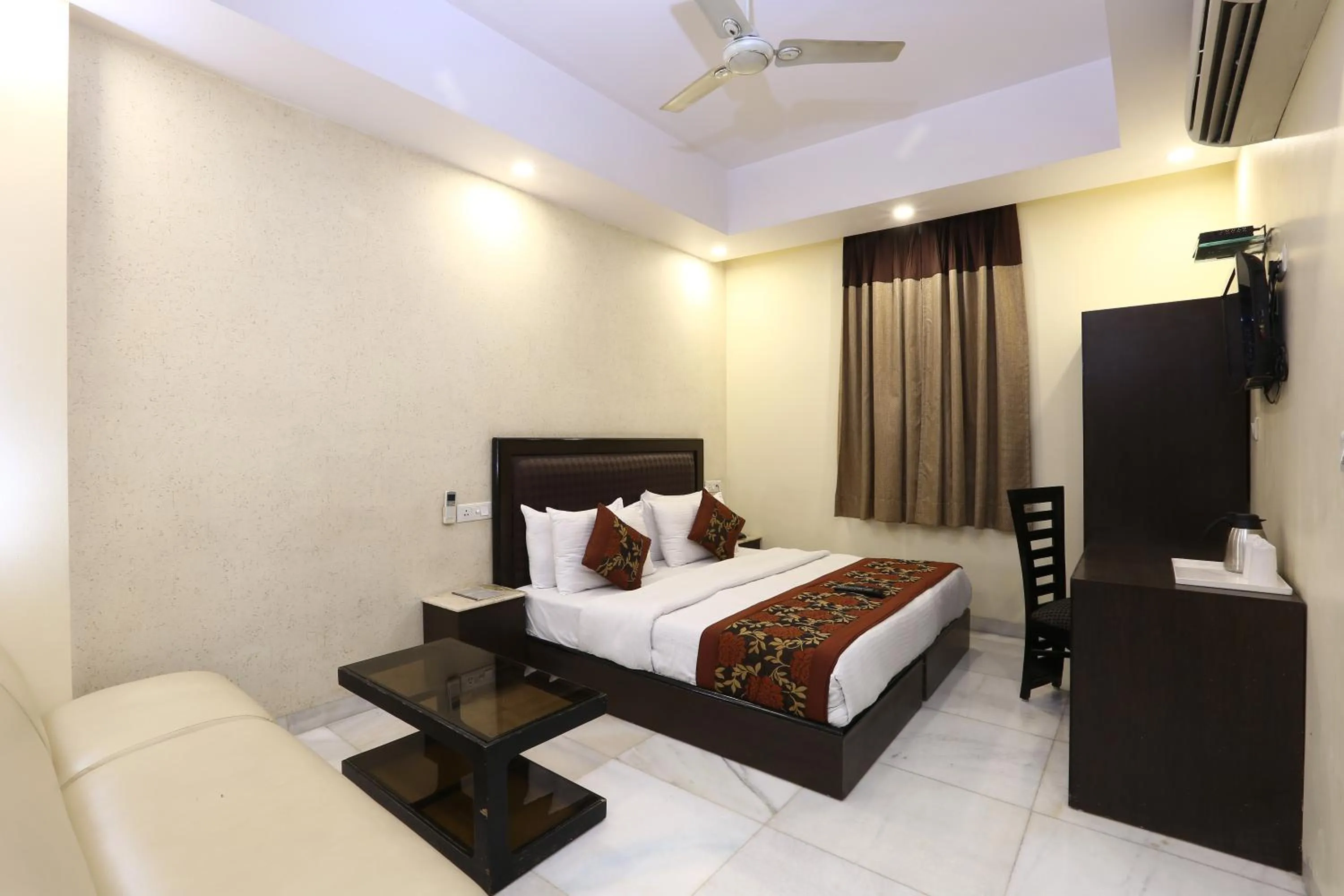 Bedroom, Bed in Hotel Kingston Park near Ganga Ram Hospital