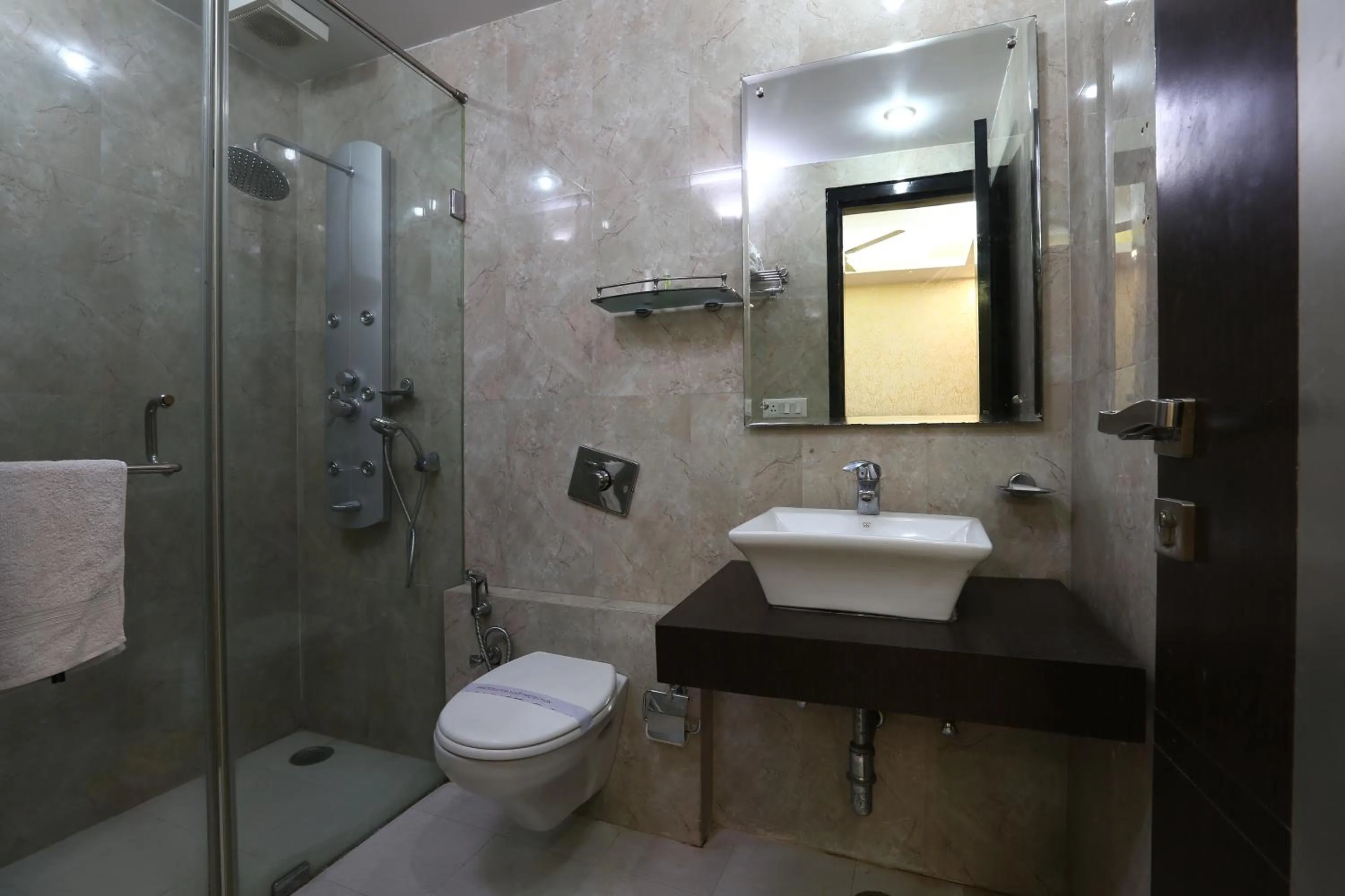 Bathroom in Hotel Kingston Park near Ganga Ram Hospital