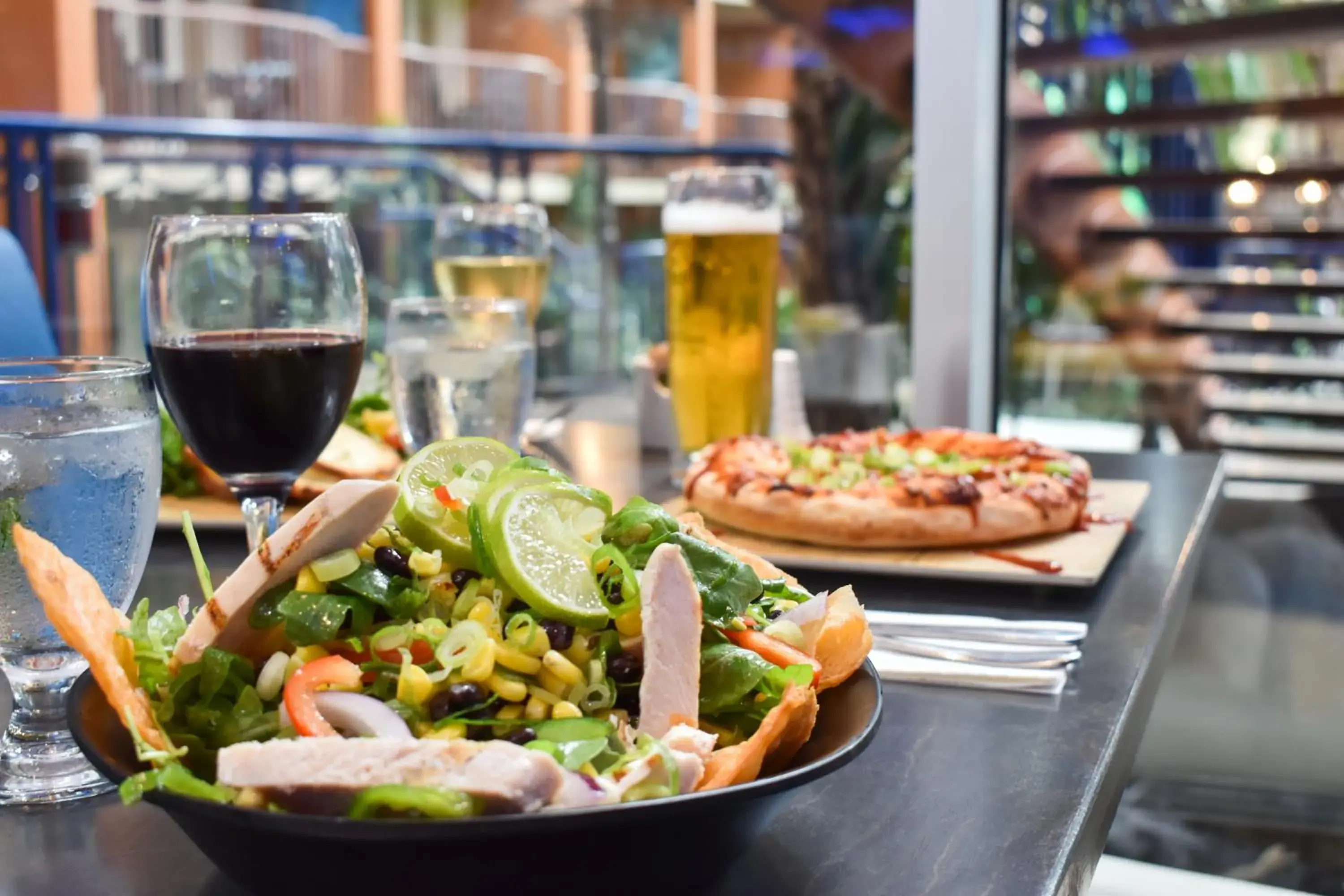 Restaurant/places to eat in L'Hôtel Québec par JARO Restaurant/places to eat in L'Hôtel Québec par JARO