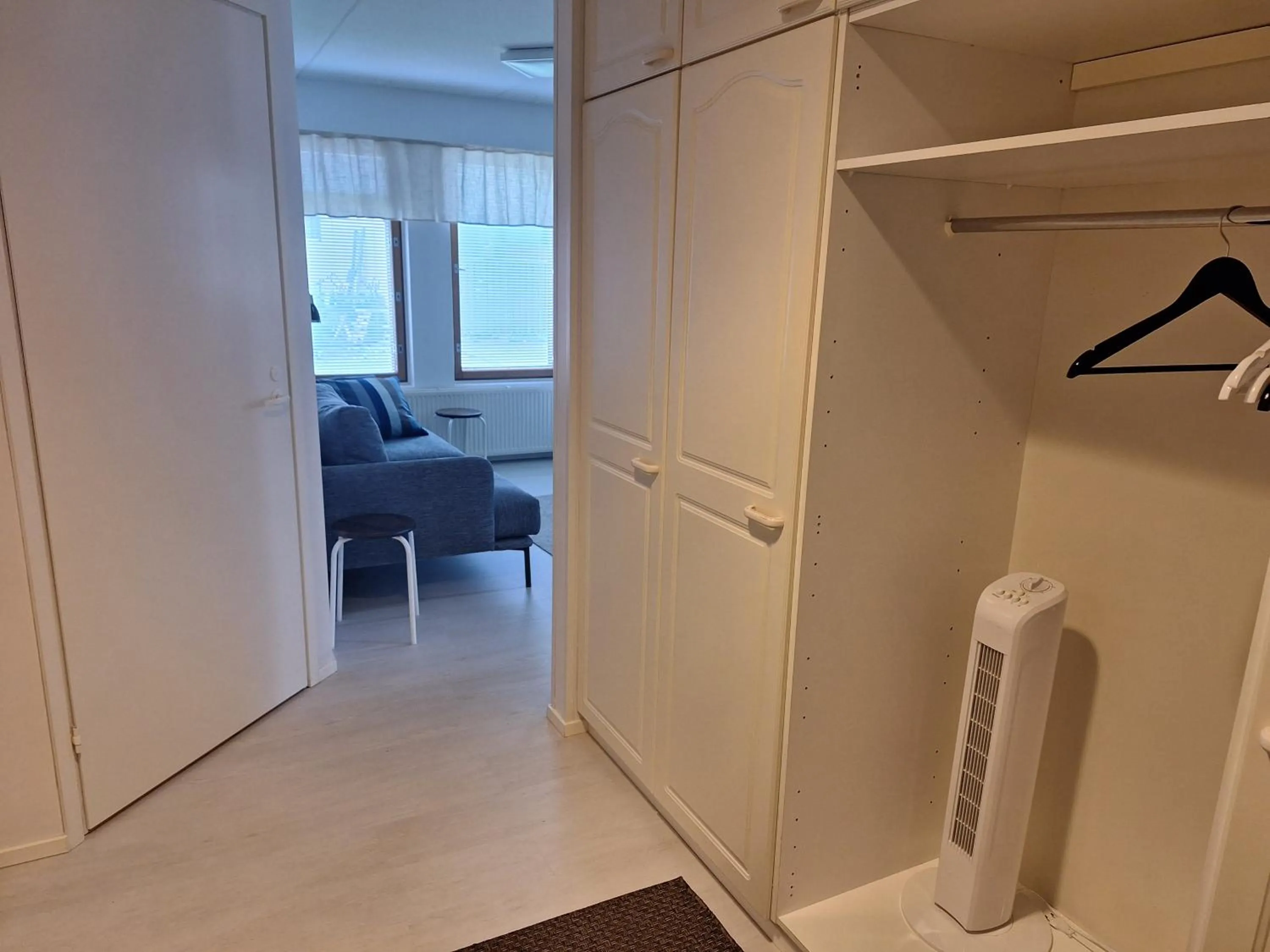 wardrobe in Hotelli Pogostan Hovi