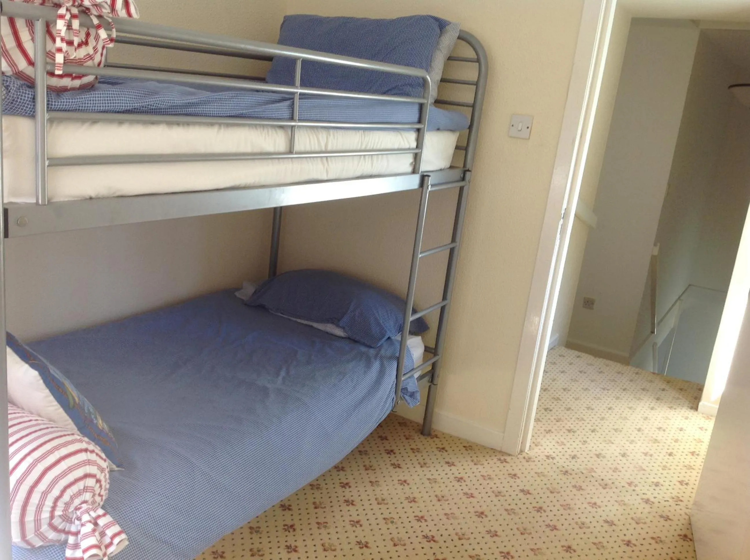 Garden view, Bed in The Guest Wing