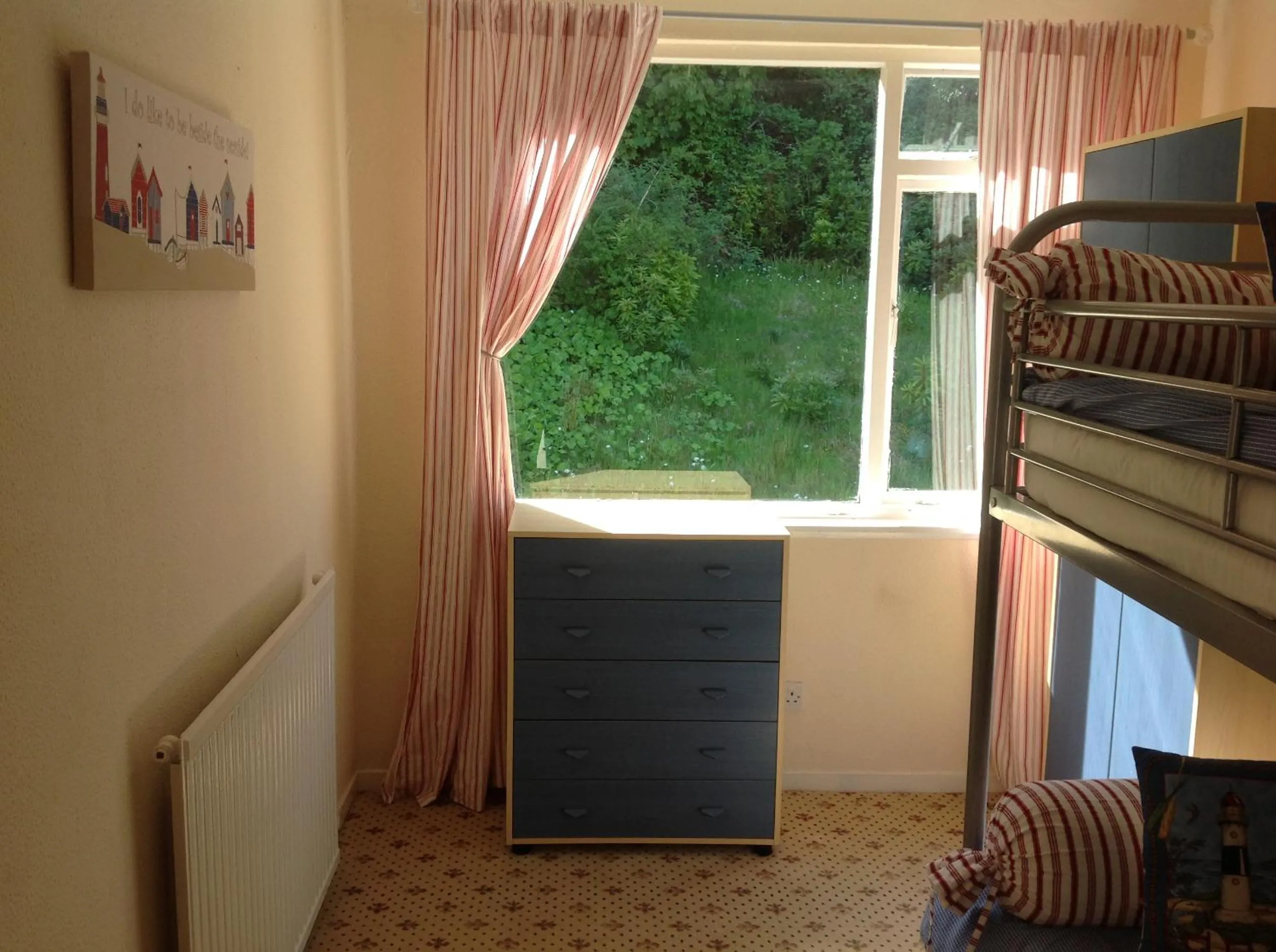 Garden view, Bed in The Guest Wing