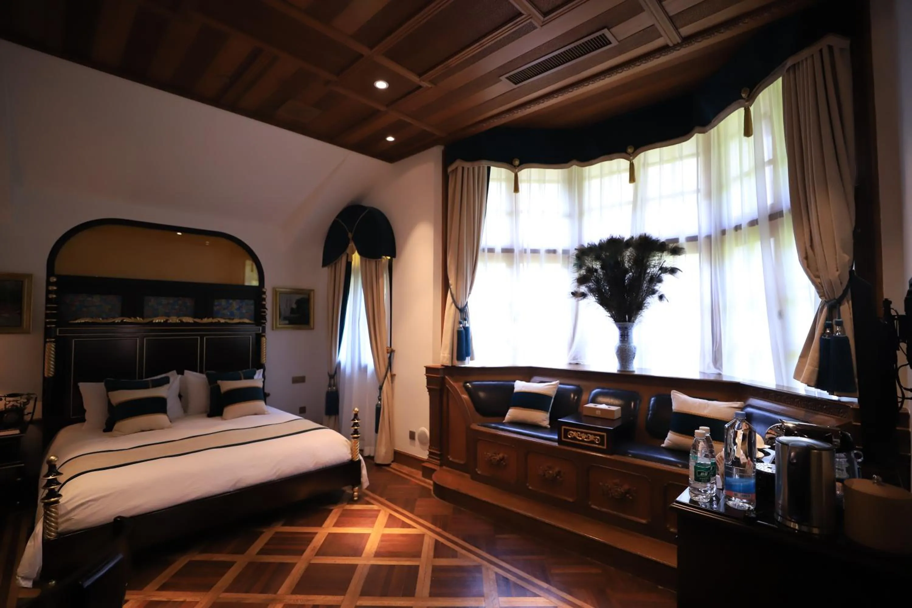 Bed in Shanghai Moller Villa Hotel