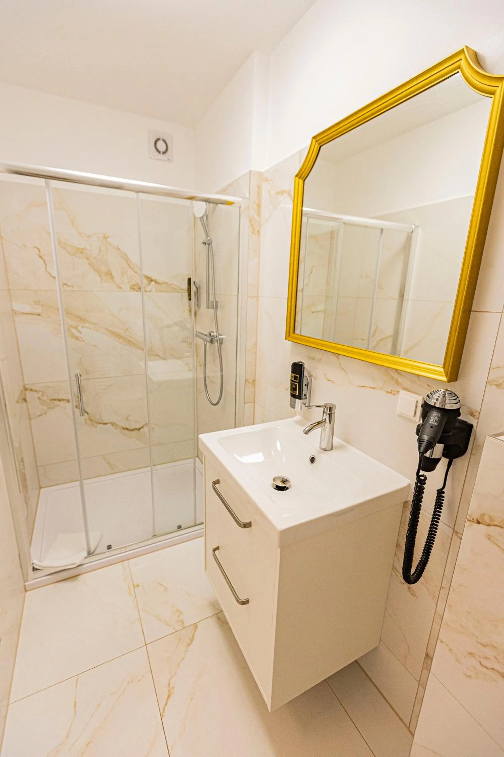 Shower in Hotel Klimt