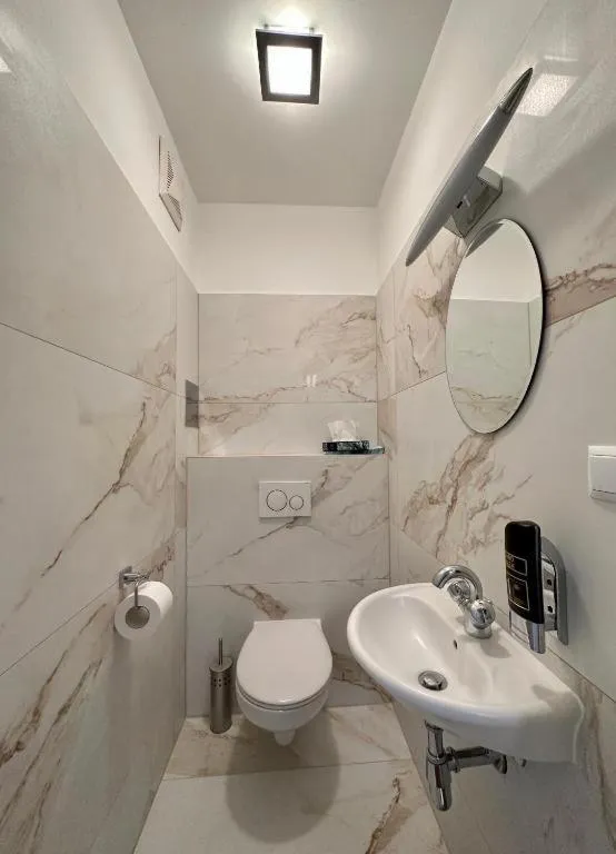 Toilet in Hotel Klimt