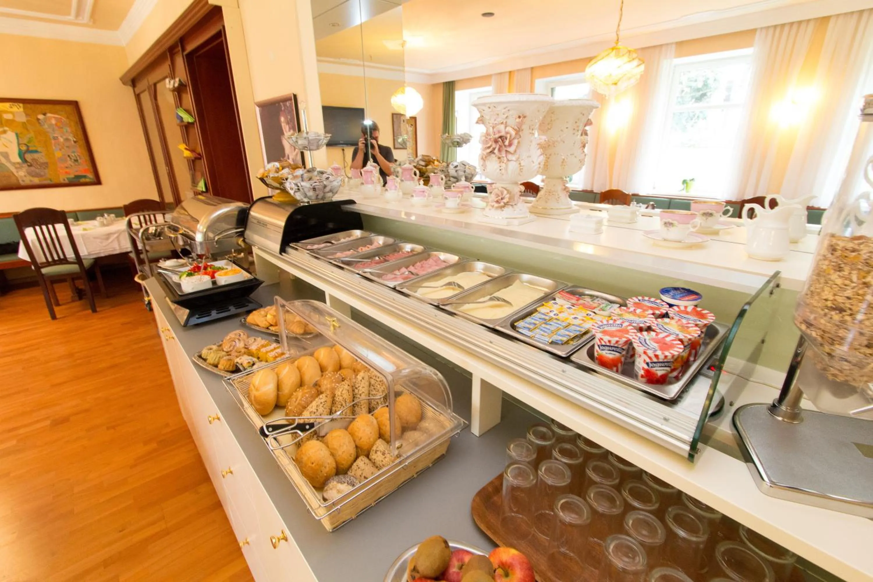 Restaurant/places to eat in Hotel Klimt