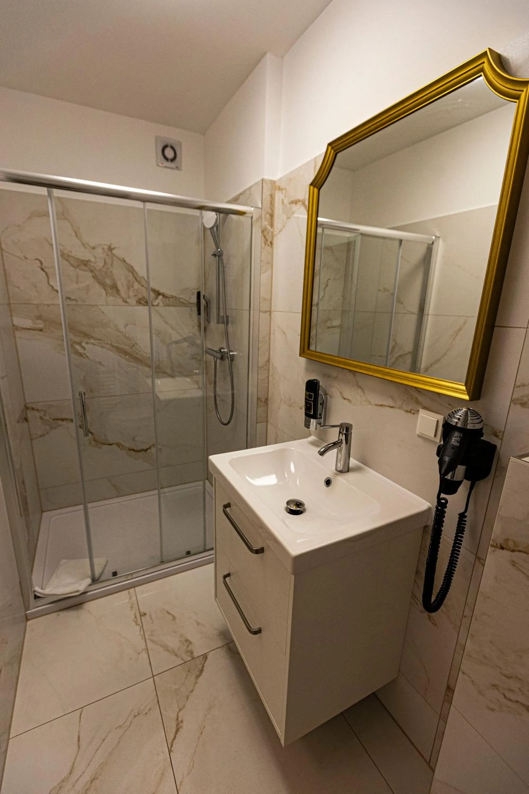 Shower in Hotel Klimt