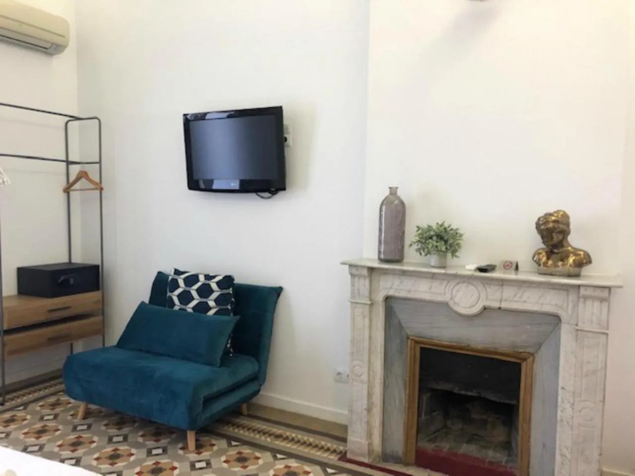 Bed in Hostal Girona