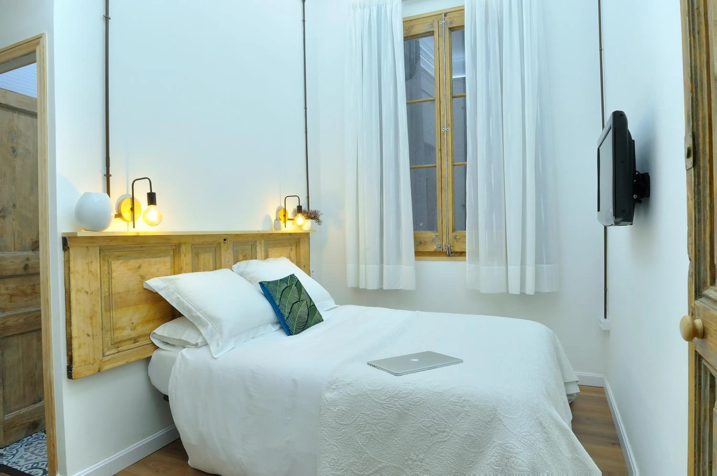 Photo of the whole room, Bed in Hostal Girona