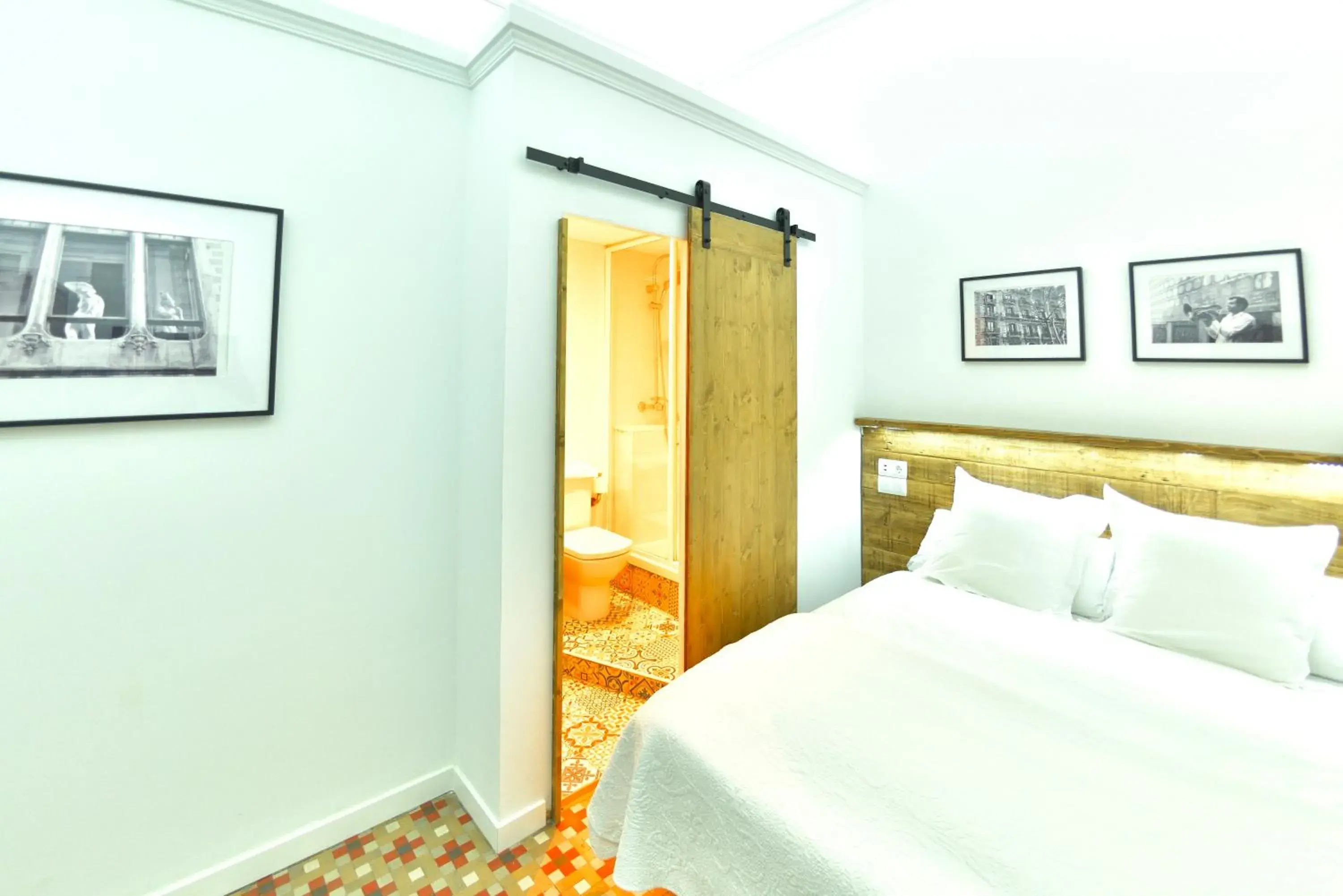 Standard Double or Twin Room in Hostal Girona Standard Double or Twin Room in Hostal Girona