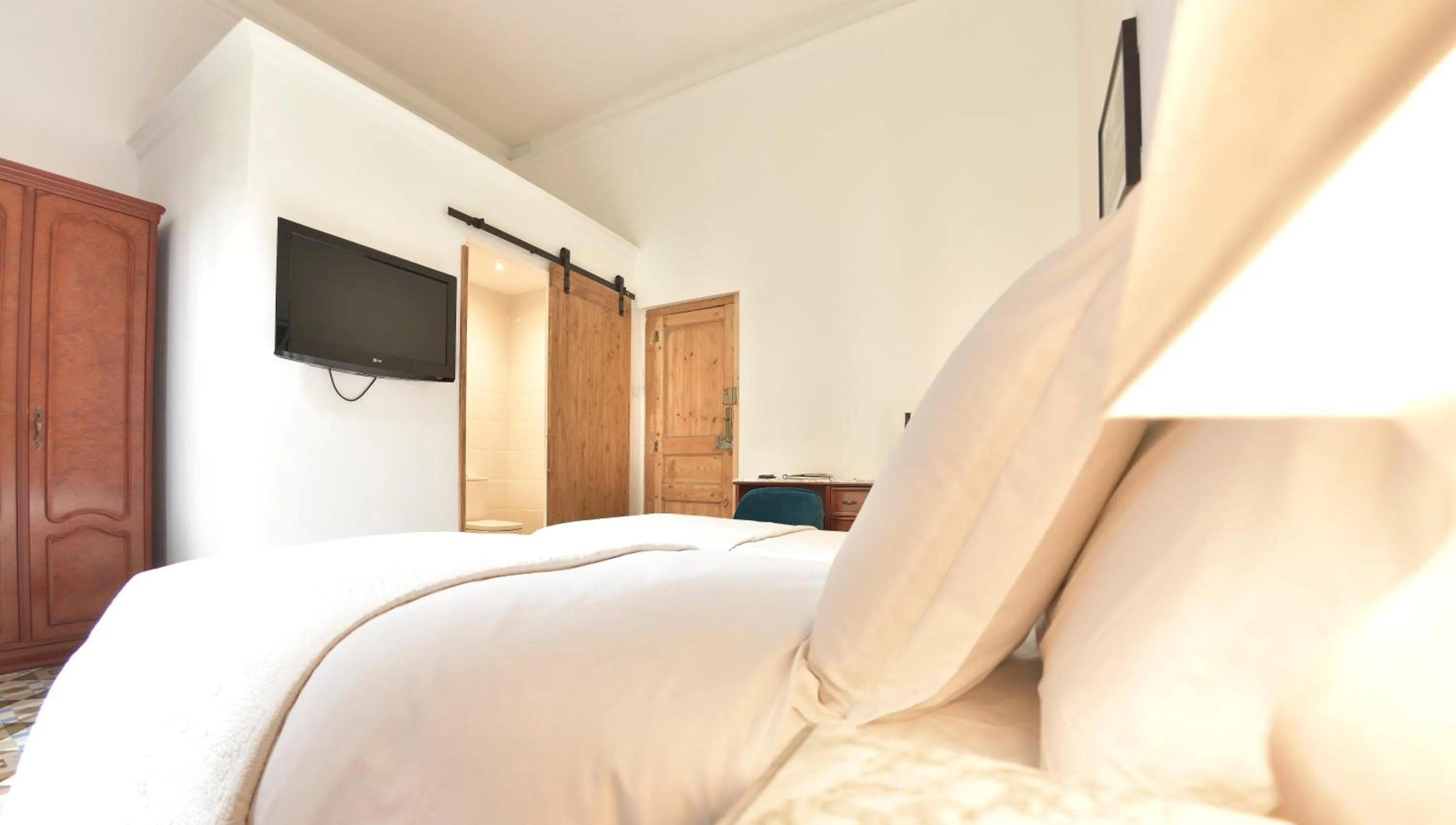 Bedroom, Bed in Hostal Girona