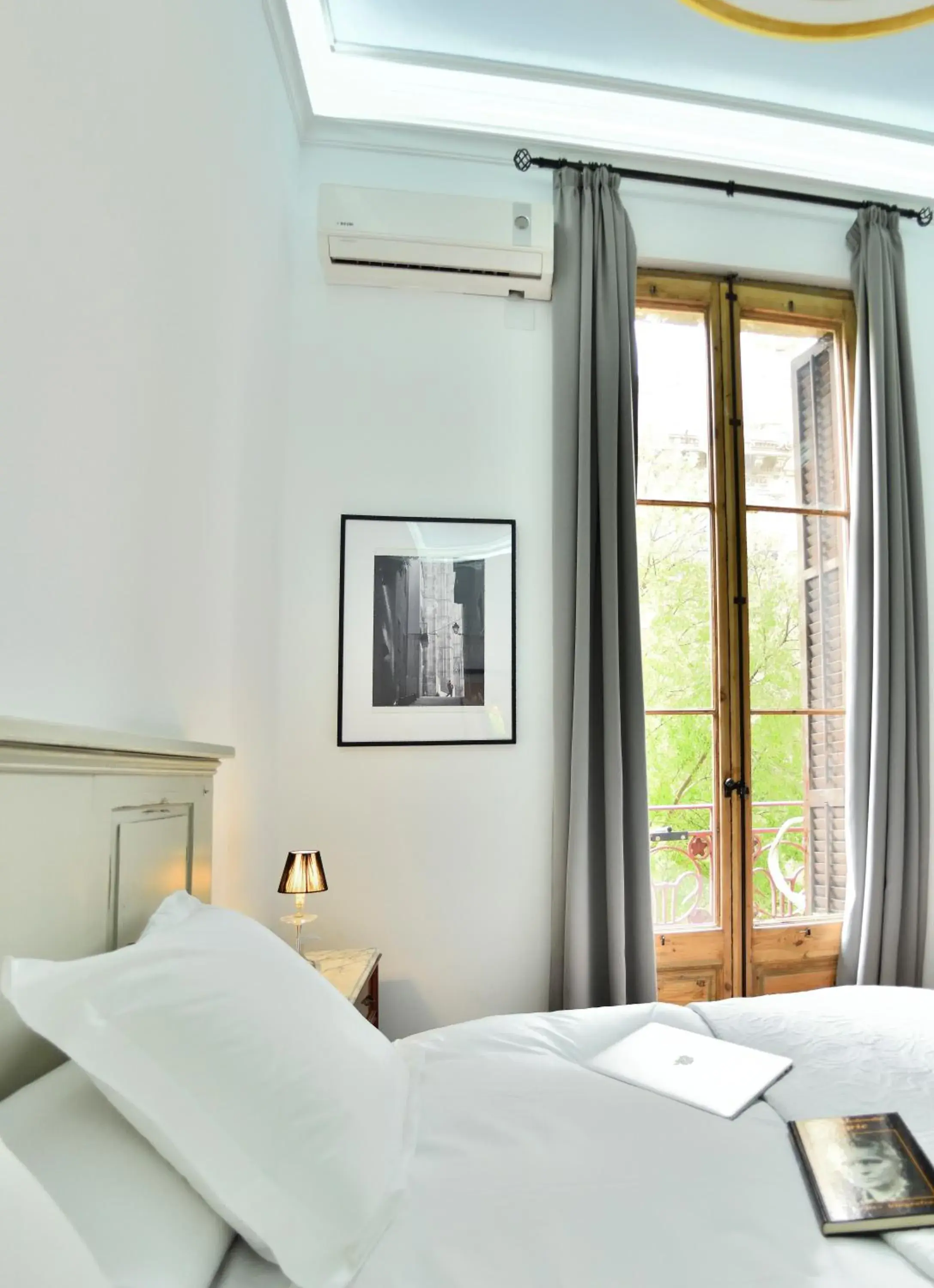Superior Double or Twin Room with Balcony in Hostal Girona Superior Double or Twin Room with Balcony in Hostal Girona