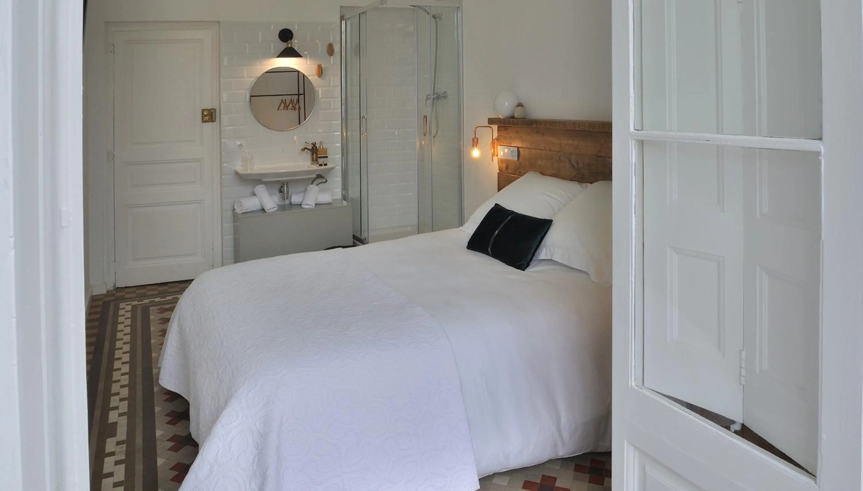 Bed in Hostal Girona