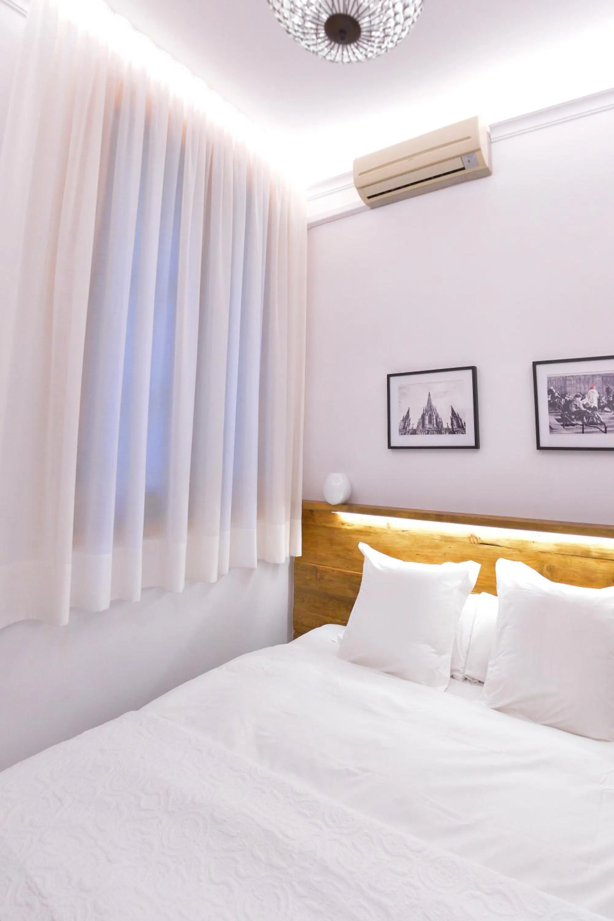 Bedroom, Bed in Hostal Girona