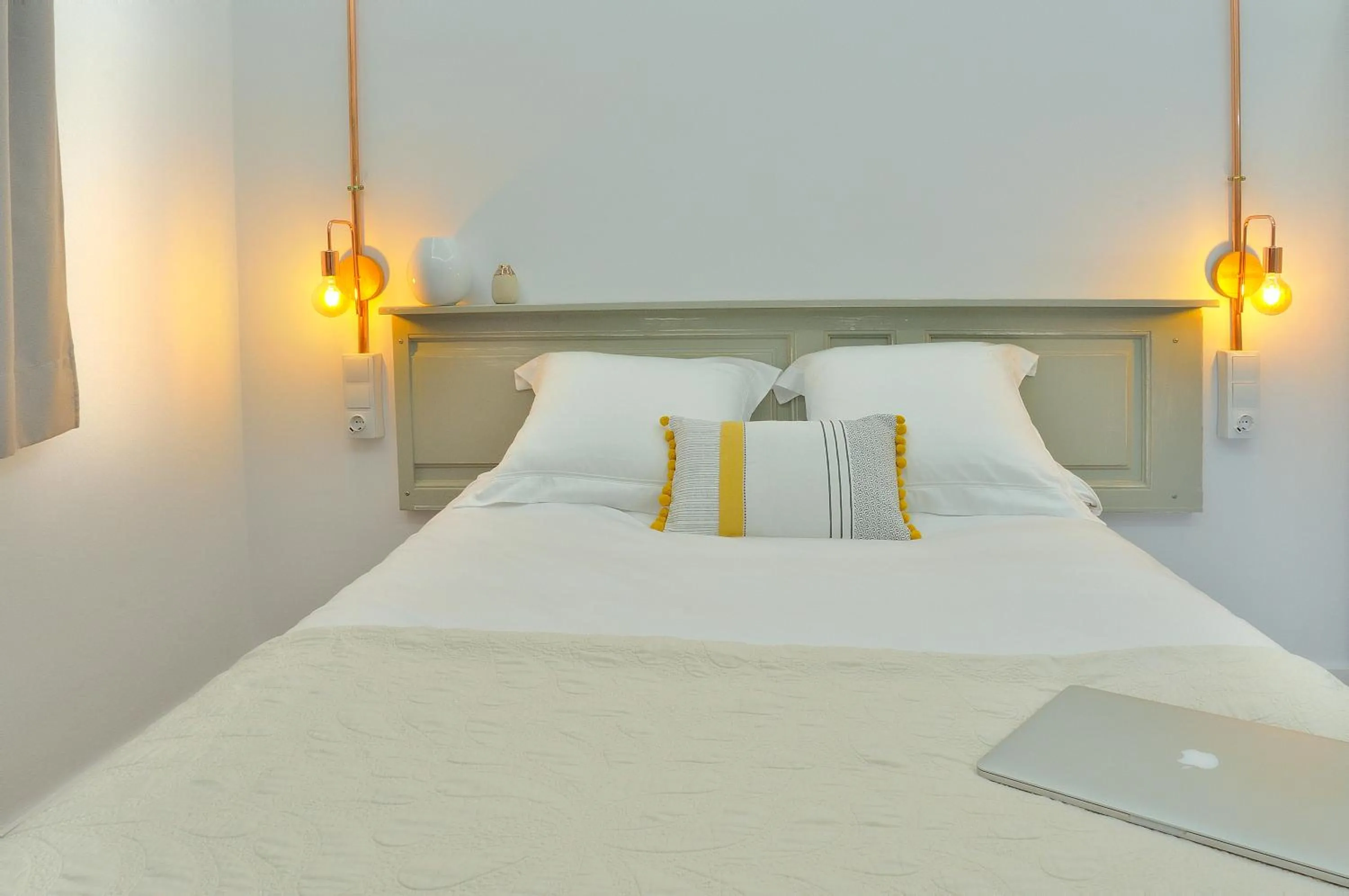 Photo of the whole room, Bed in Hostal Girona