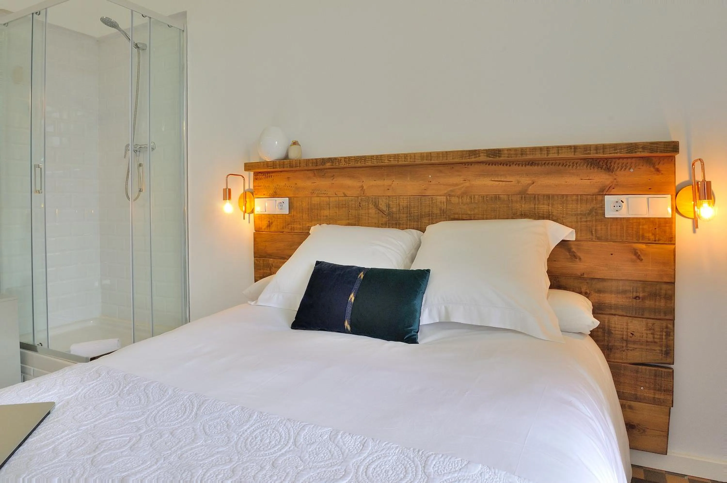 Bed in Hostal Girona