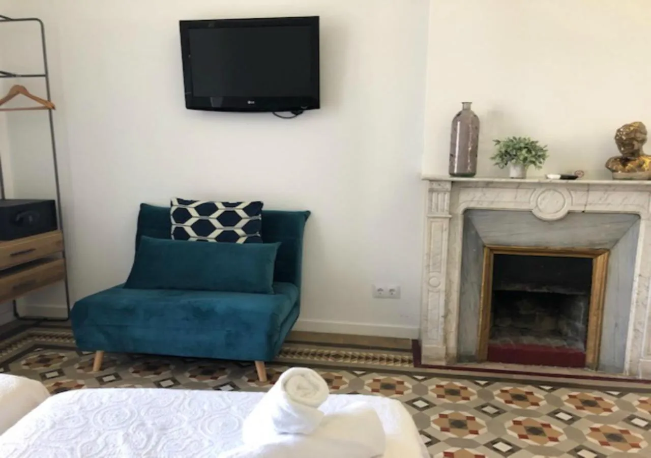 Bed in Hostal Girona