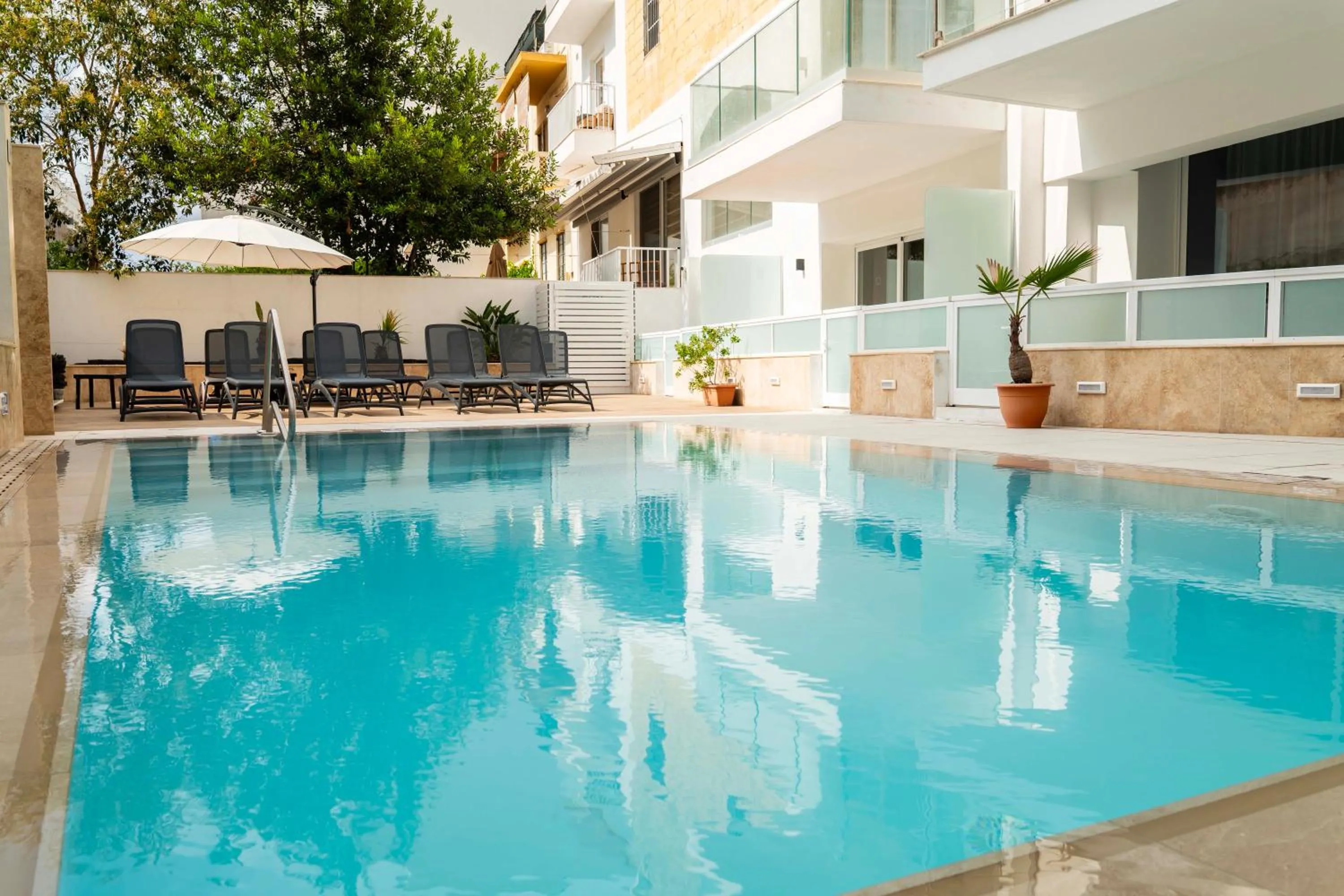 Swimming pool in Solana Hotel & Spa