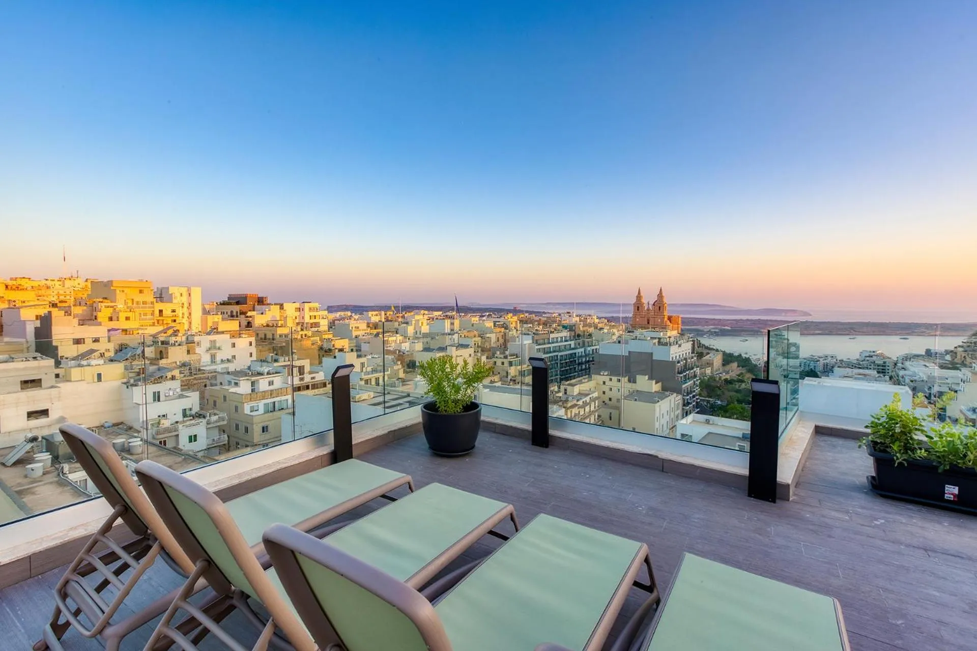 sunbed in Solana Hotel & Spa