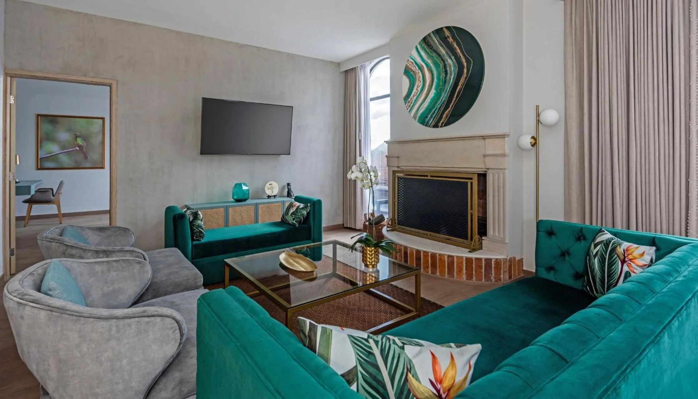 Communal lounge/ TV room in Four Seasons Hotel Bogota