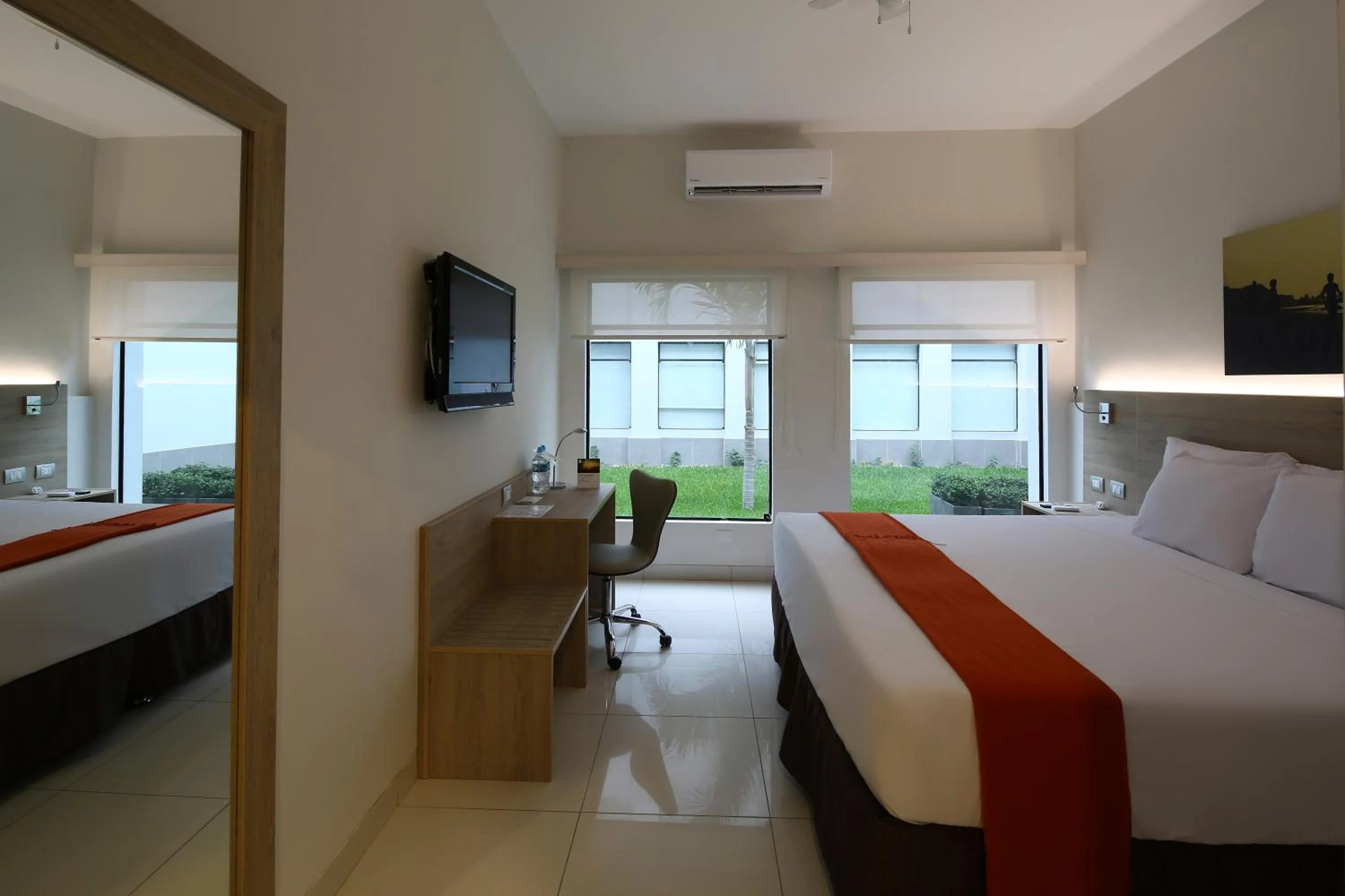 Shower, Bed in Casa Andina Standard Piura