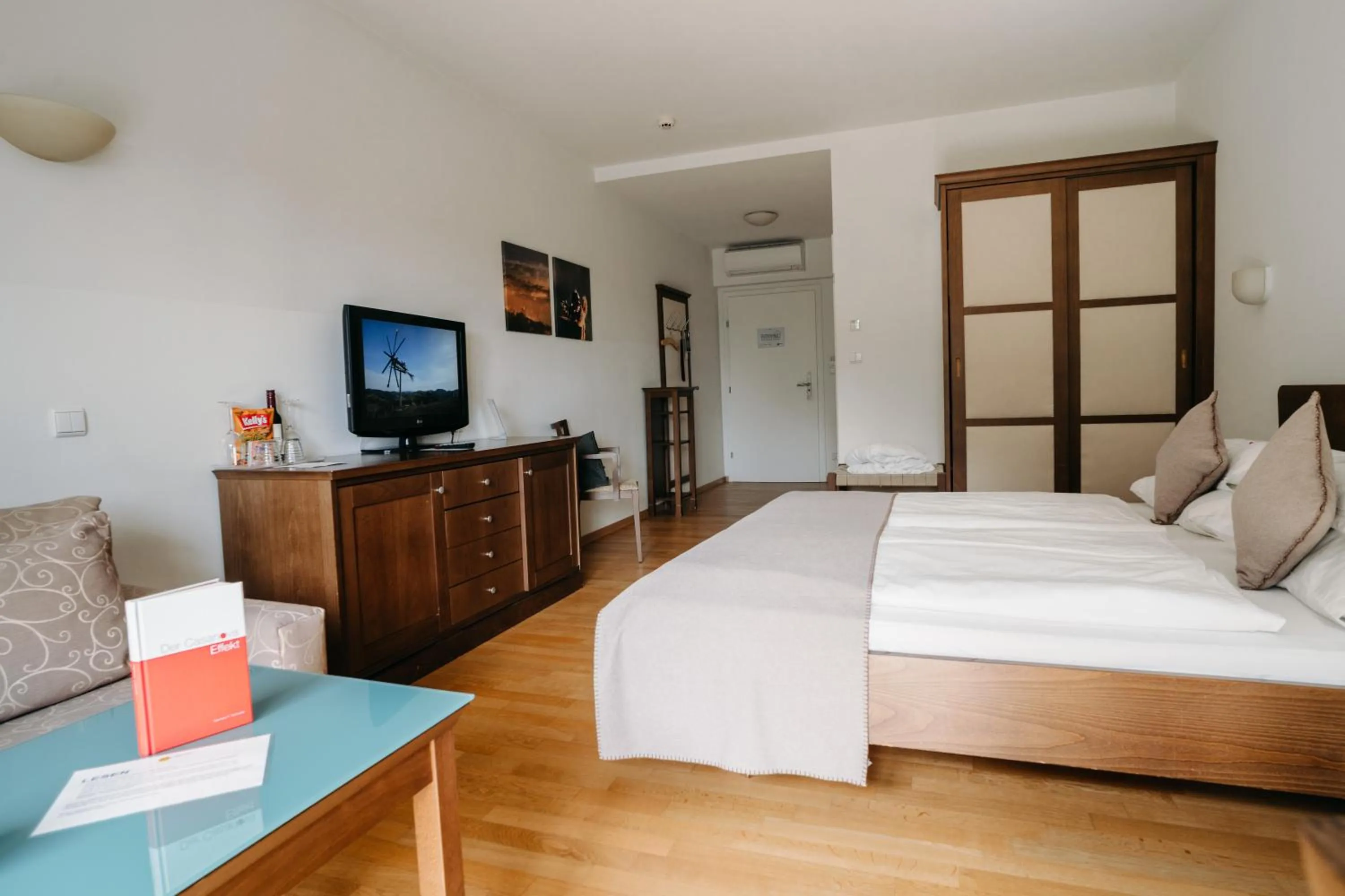 Photo of the whole room, Bed in Hotel Staribacher Südsteiermark