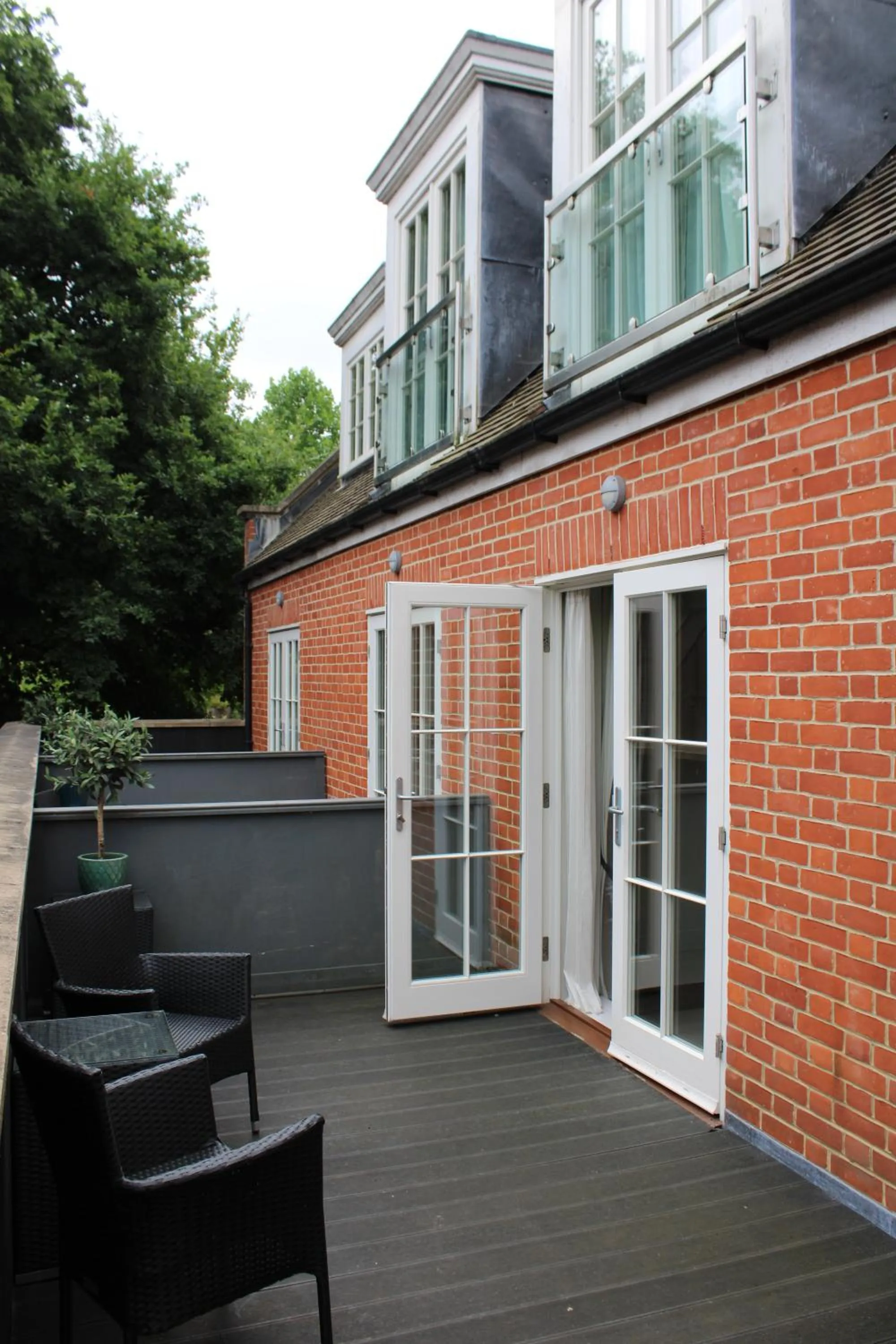 Balcony/Terrace in One Warwick Park Hotel