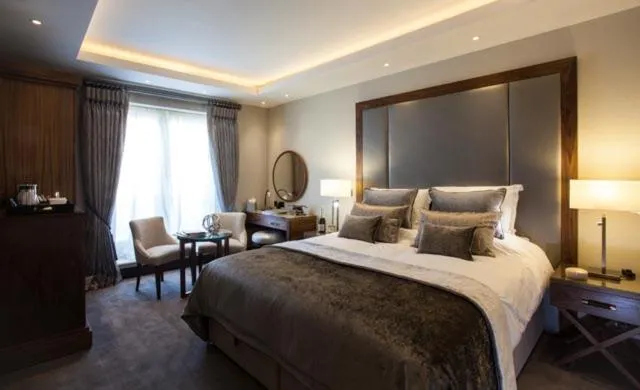 Executive Double Room in One Warwick Park Hotel