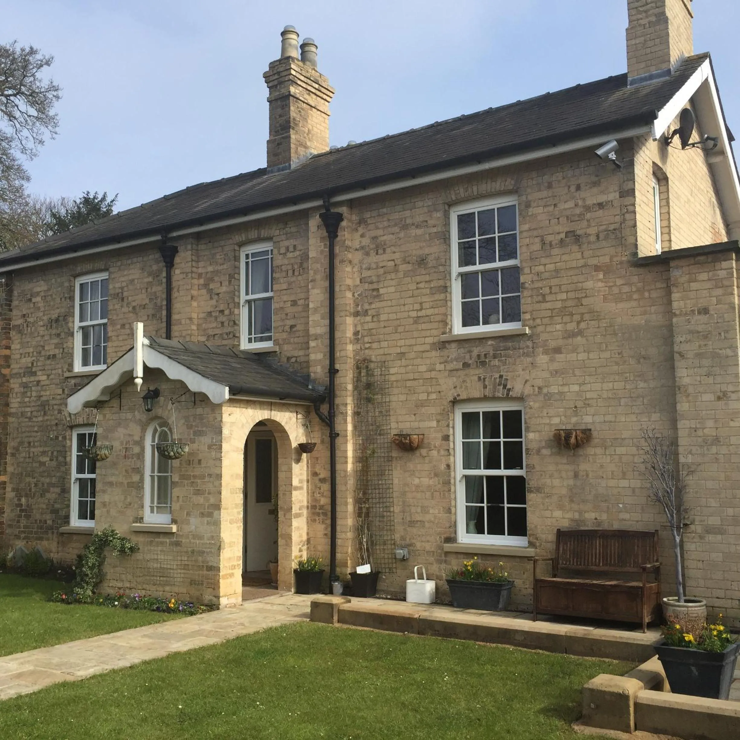 Wayside , 3 bed , 2 bath charming house close to Lincoln