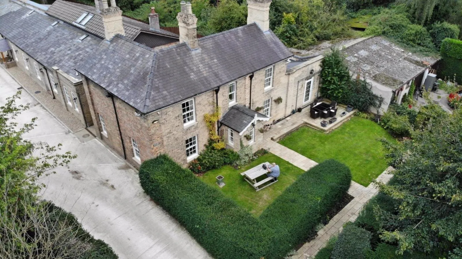 Wayside , 3 bed , 2 bath charming house close to Lincoln