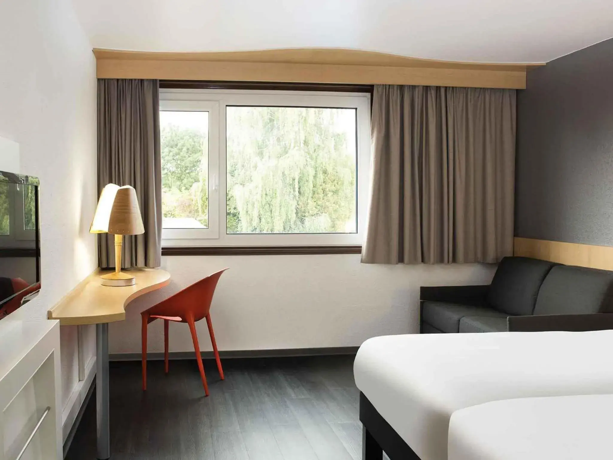 Bedroom, Bed in ibis 3 Lacs Neuchâtel Bedroom, Bed in ibis 3 Lacs Neuchâtel