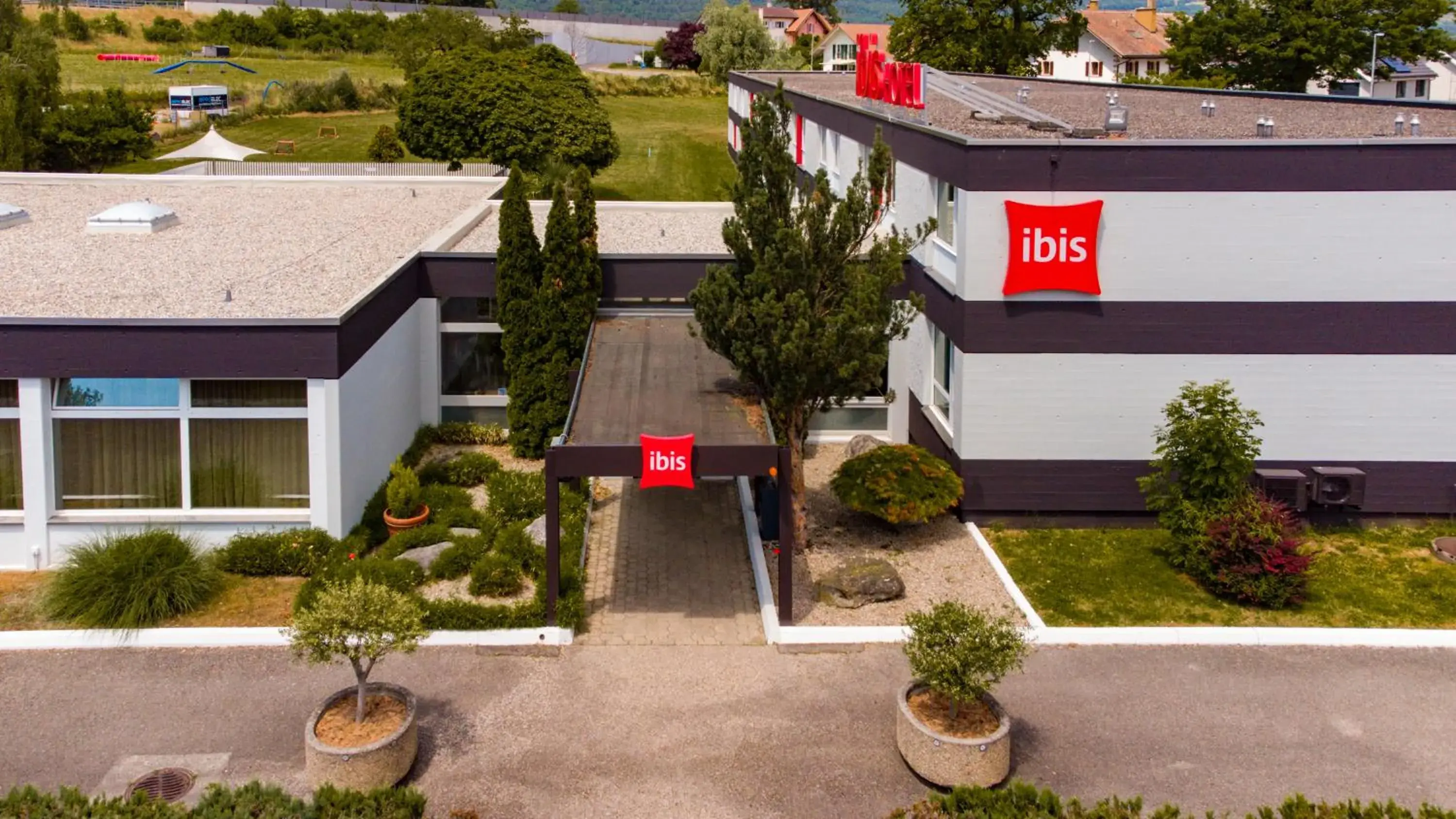 Property building in ibis 3 Lacs Neuchâtel Property building in ibis 3 Lacs Neuchâtel