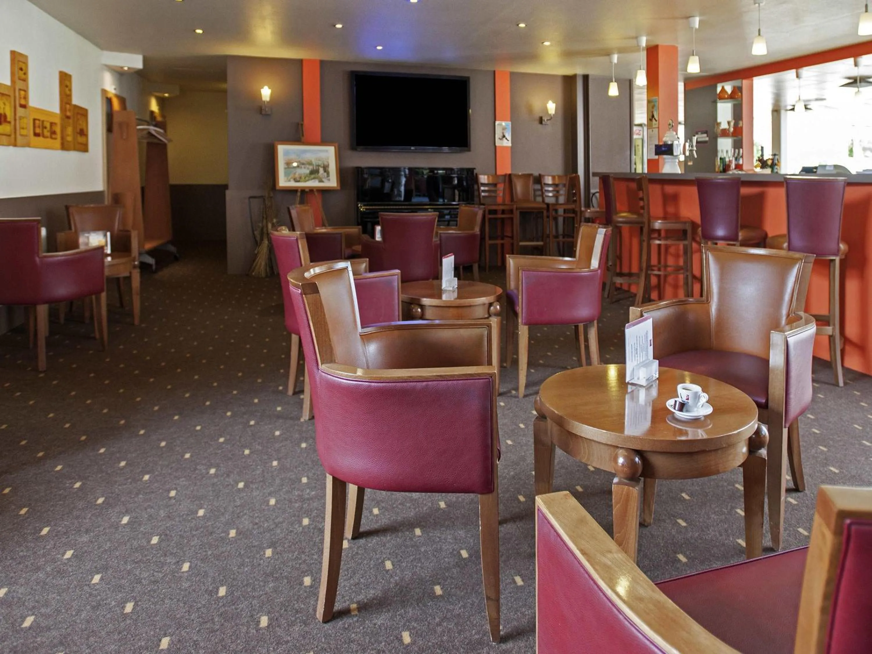 Lounge or bar in ibis 3 Lacs Neuchâtel