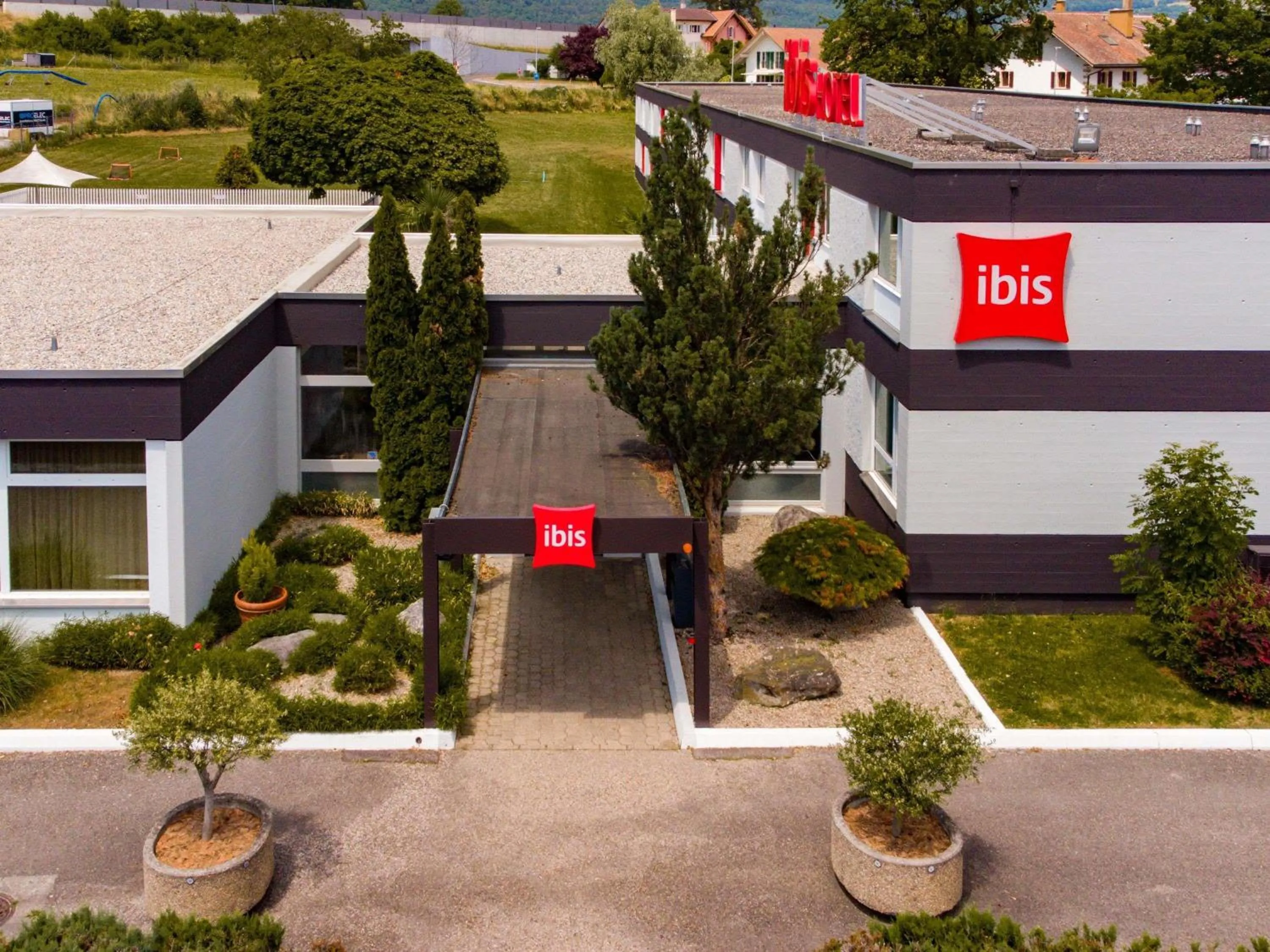Property building in ibis 3 Lacs Neuchâtel