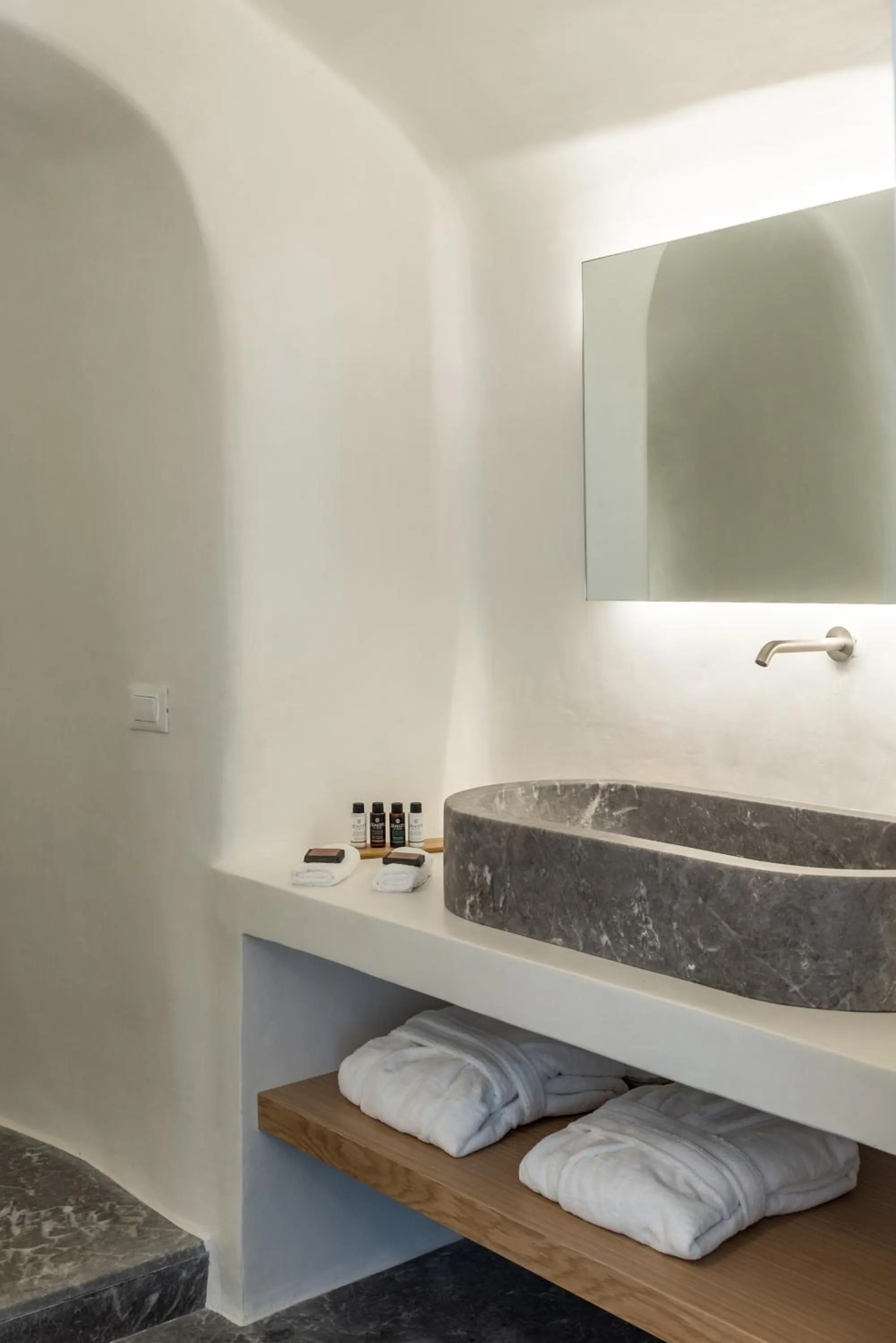 Bathroom, Bed in Chelidonia Luxury Suites