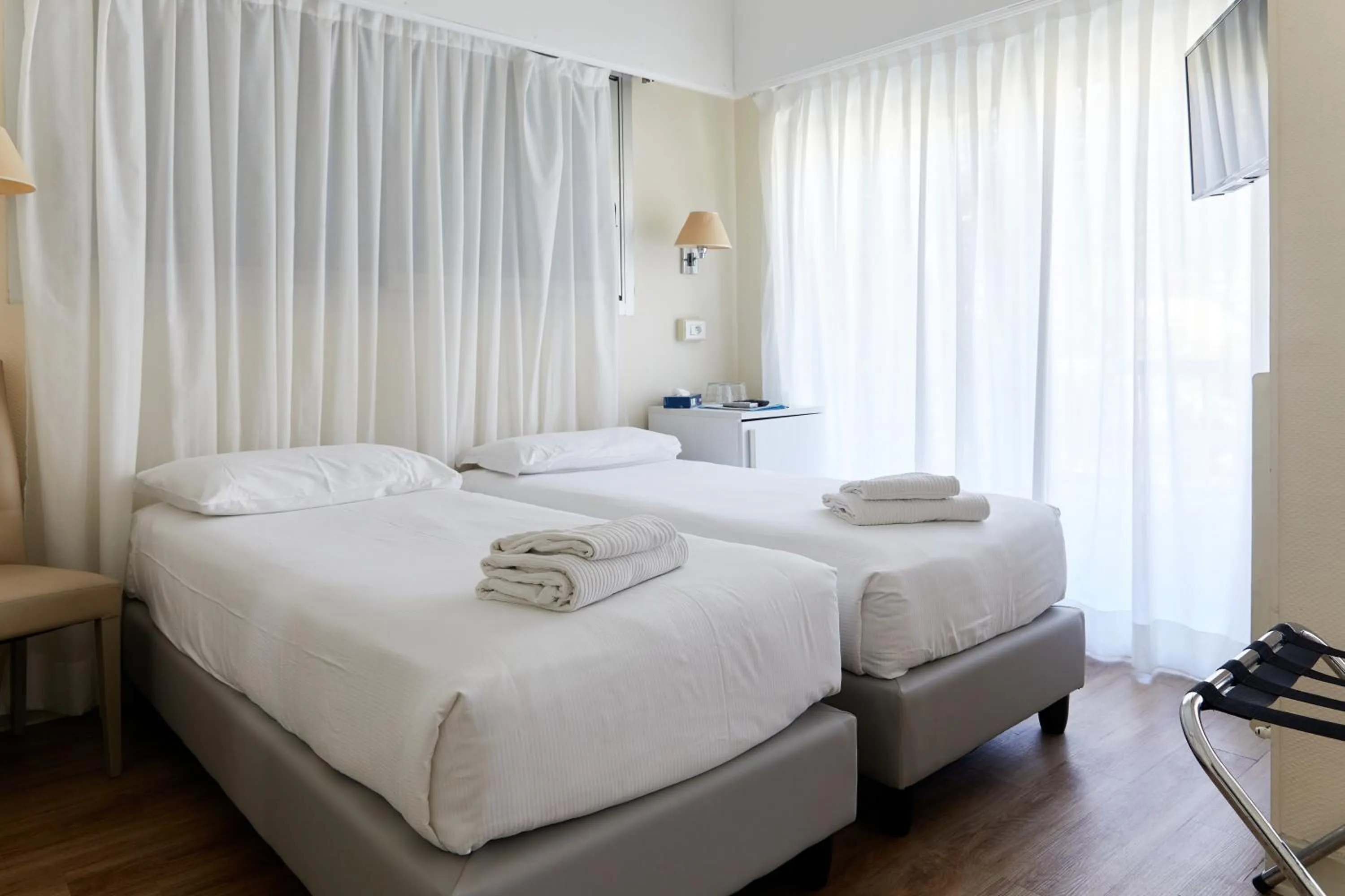 Bedroom, Bed in Hôtel Le Dauphin