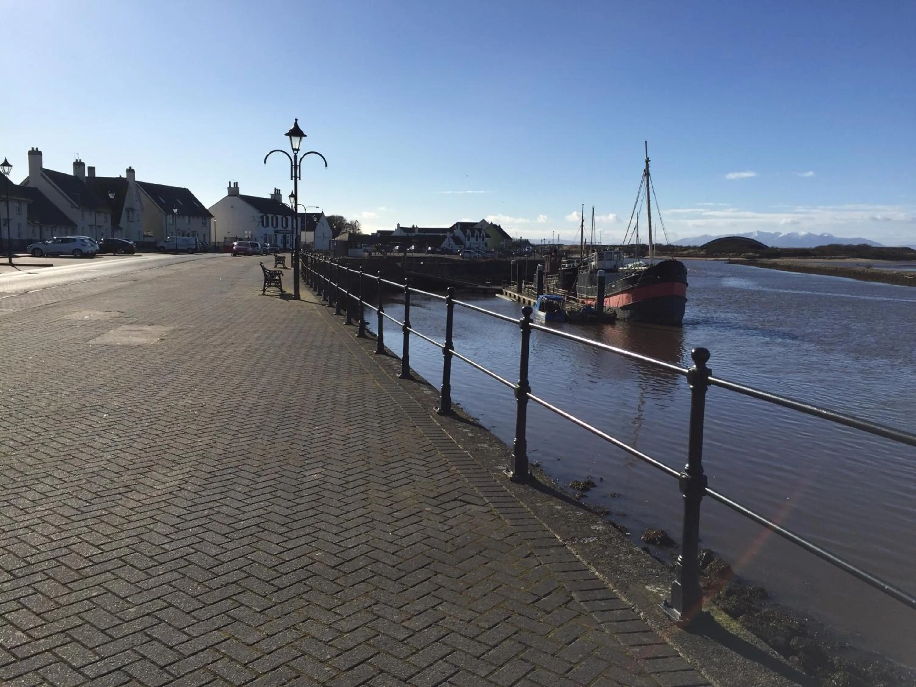 Area and facilities in Irvine Bay