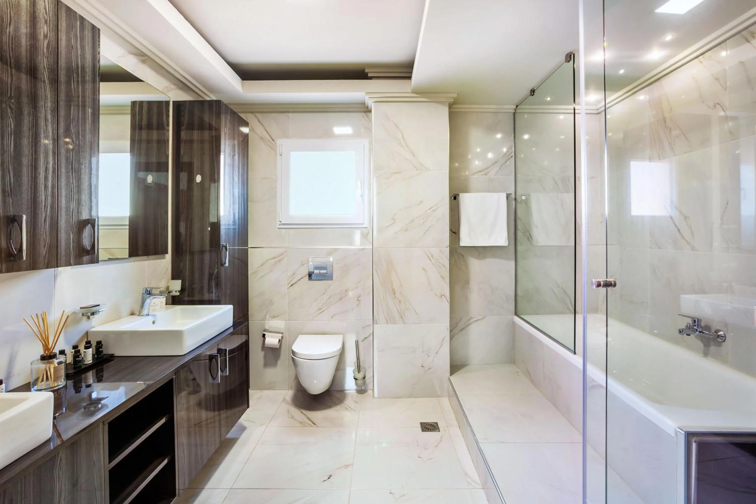 Shower in Sunny Villas Resort & Spa