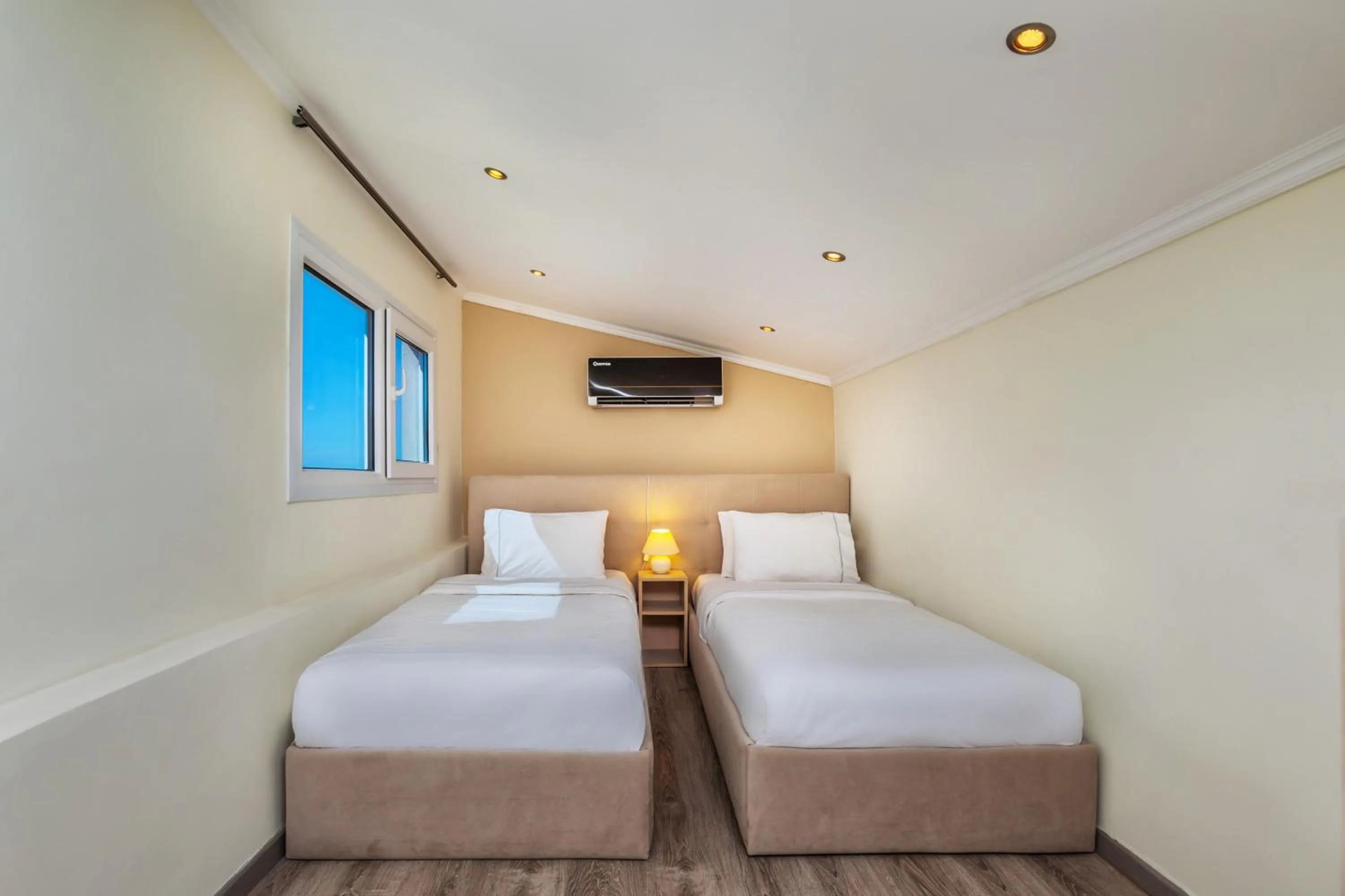 Bed in Sunny Villas Resort & Spa