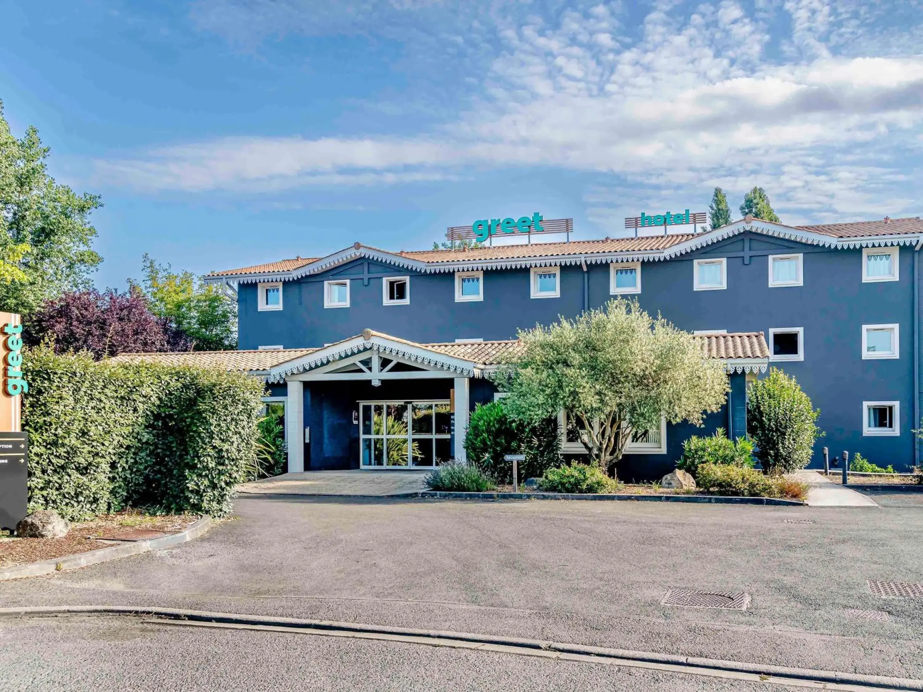 Property building in Greet Hotel Bordeaux Floirac Arena Property building in Greet Hotel Bordeaux Floirac Arena