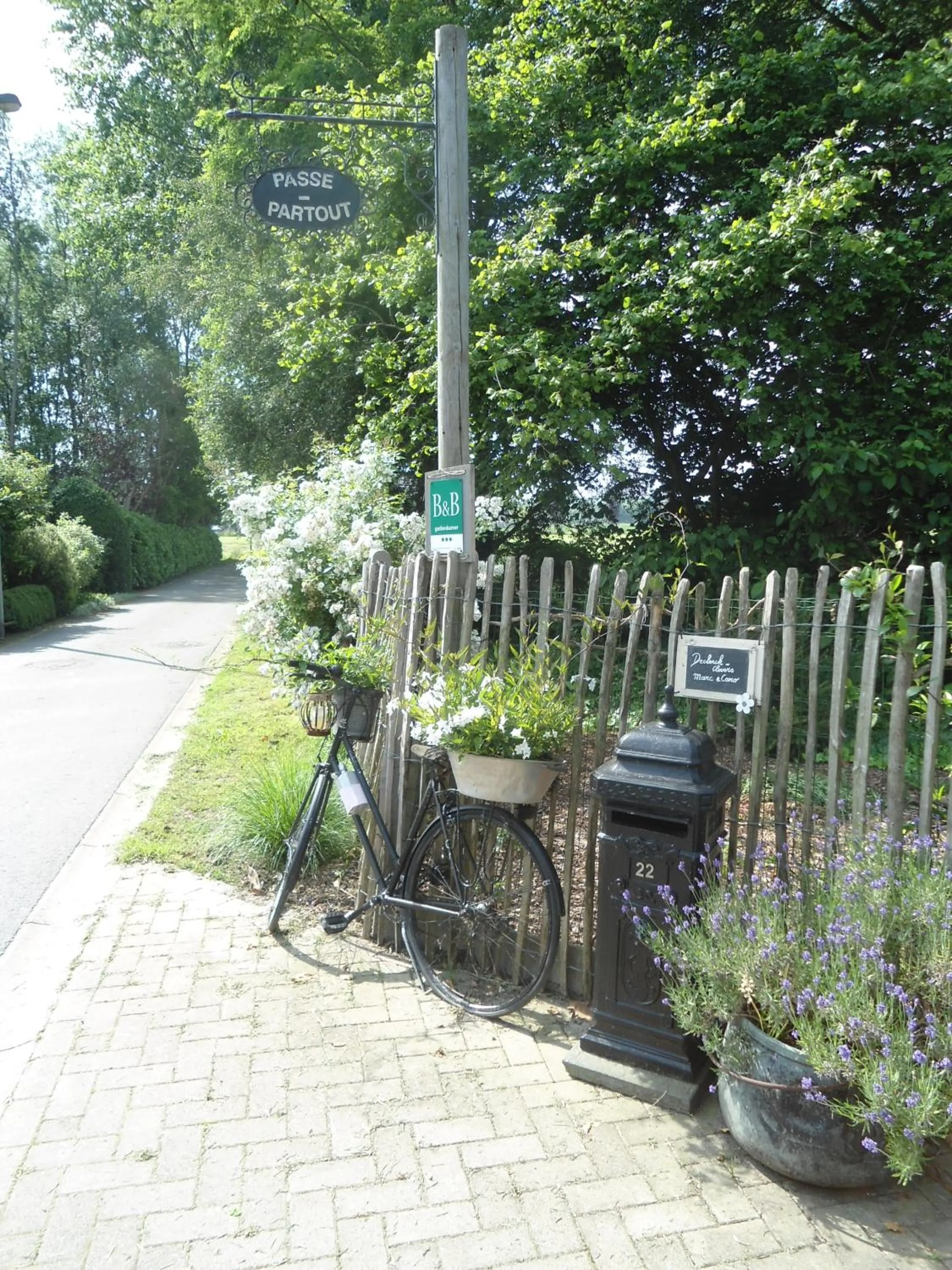 Facade/entrance in Passe-Partout