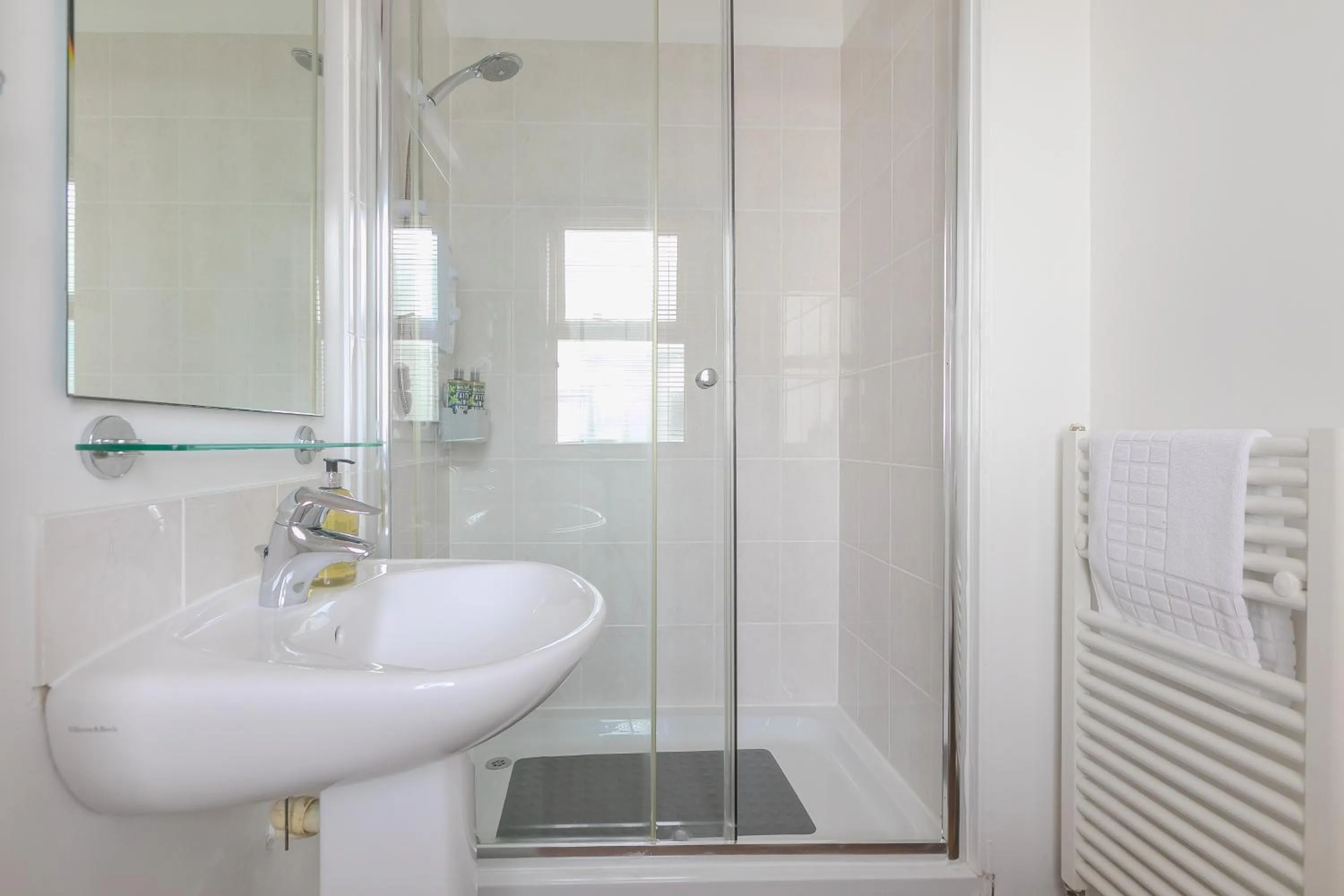 Shower in Oystercatcher