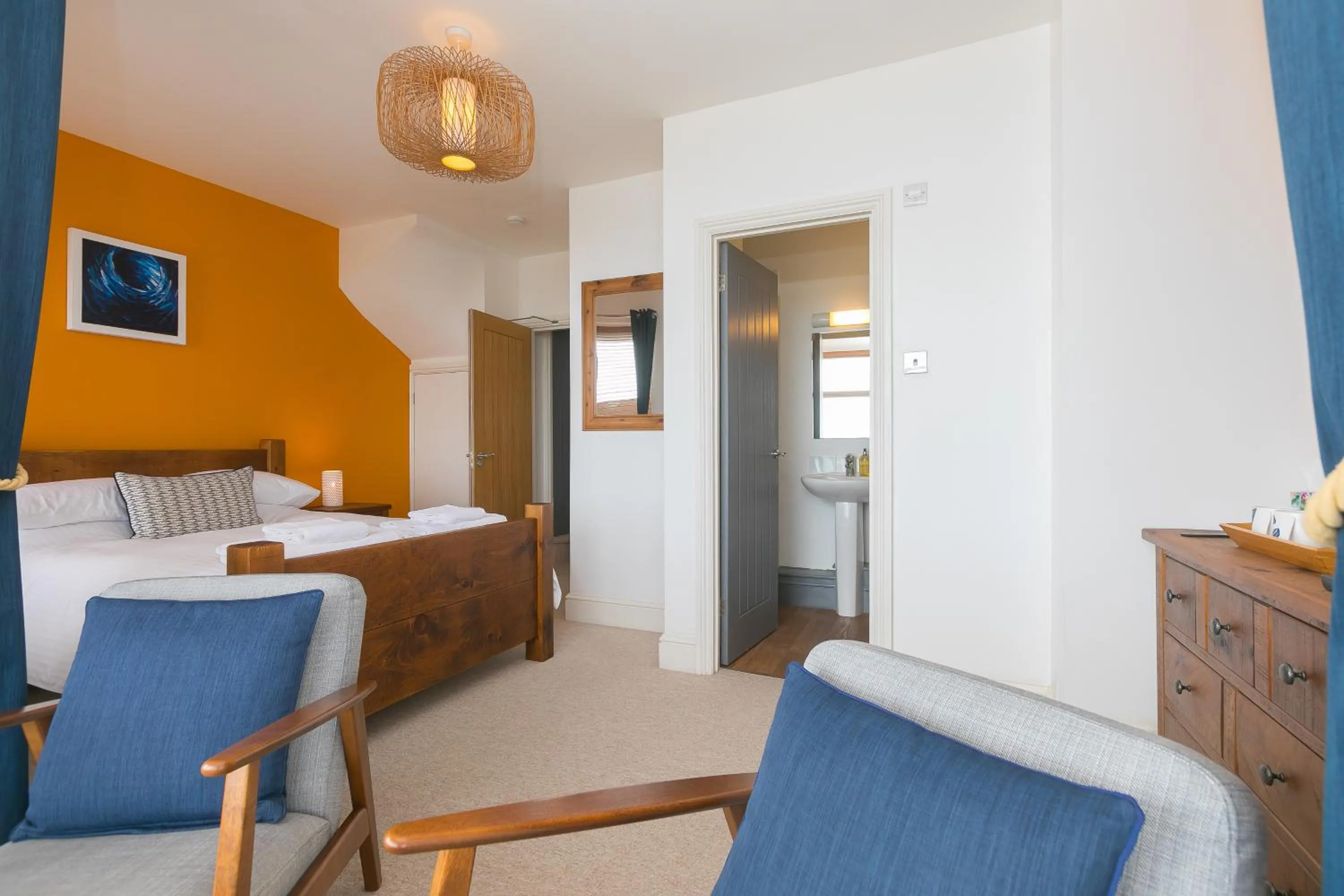 Bedroom, Bed in Oystercatcher