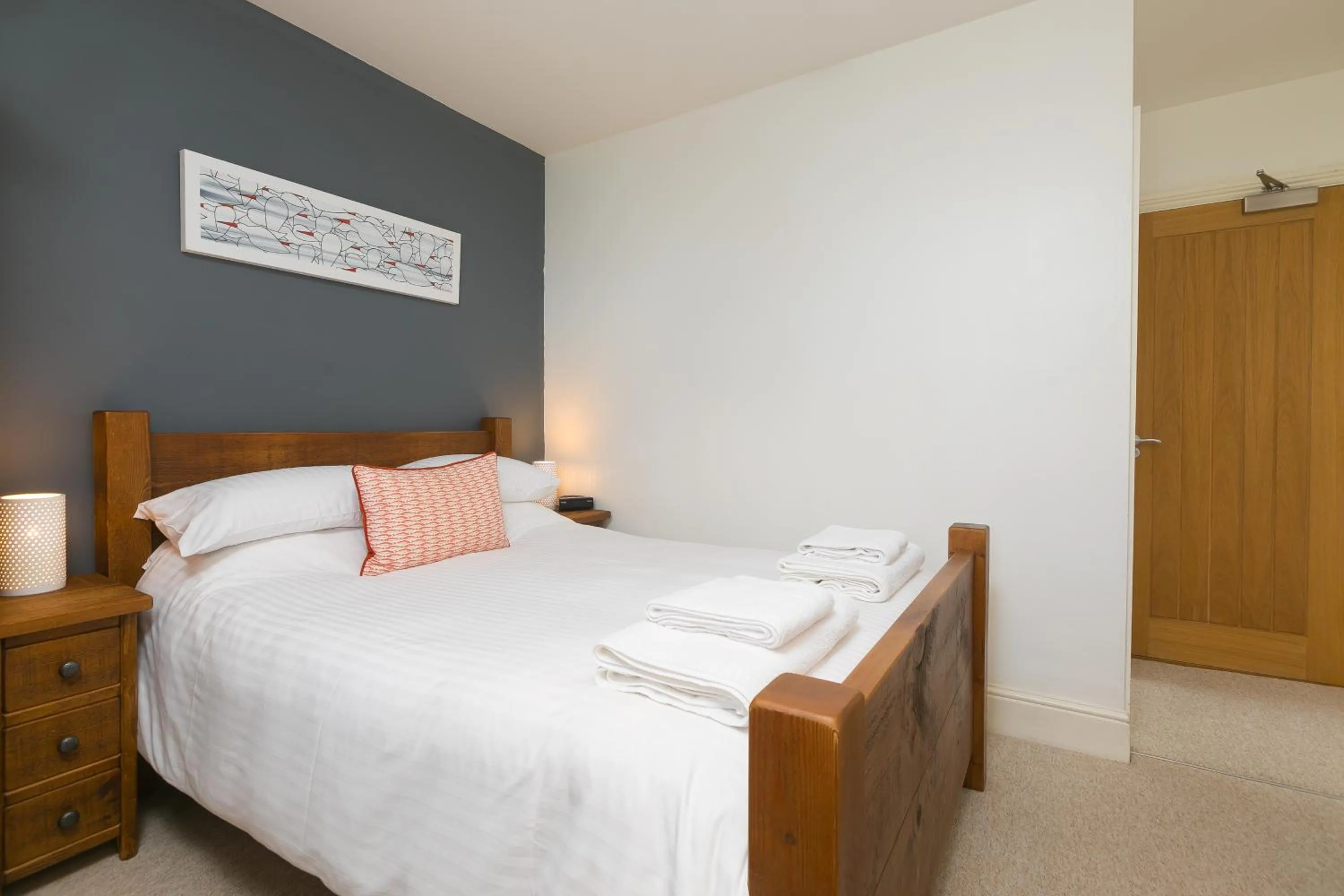 Bedroom, Bed in Oystercatcher