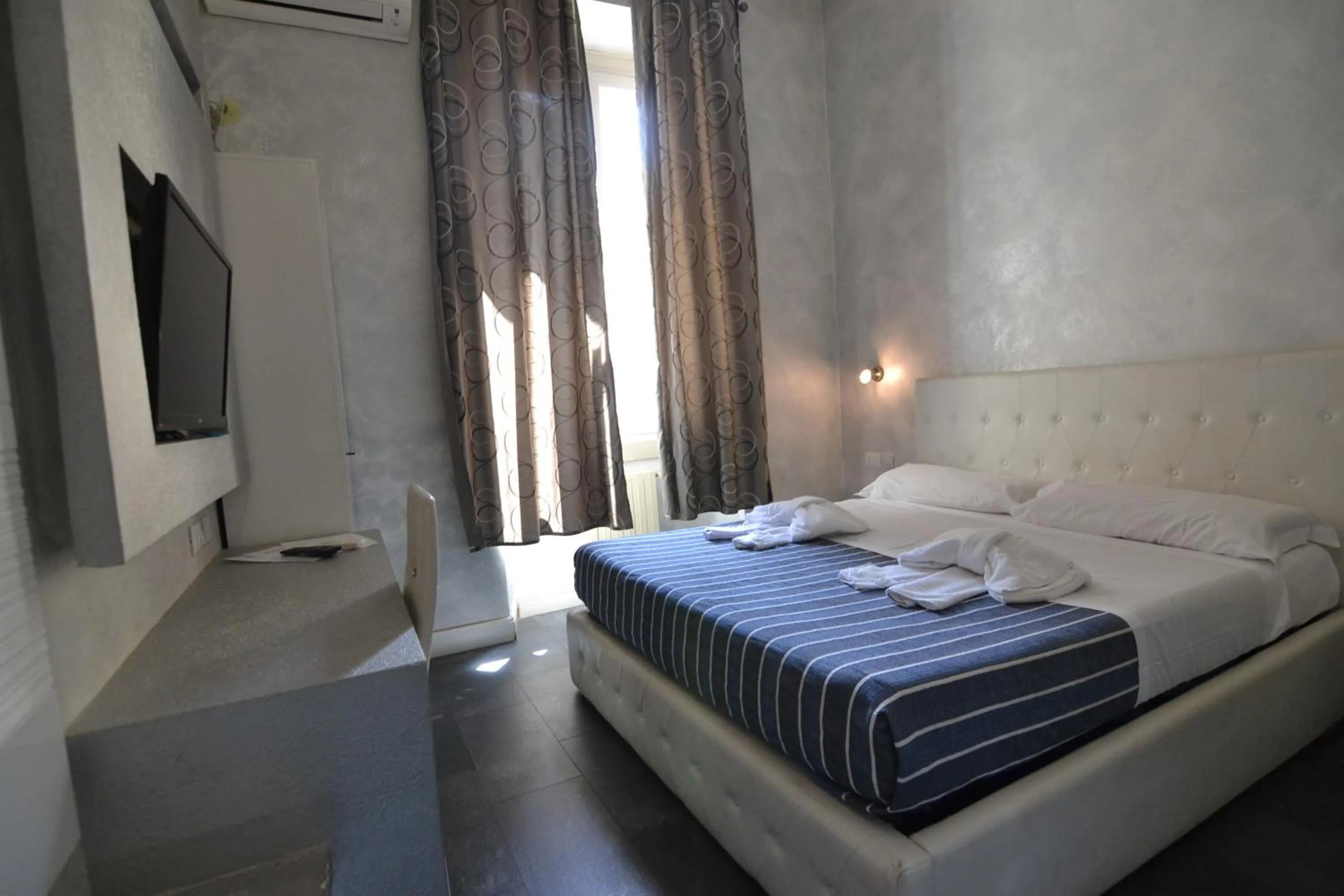 Bed in Glamour Spanish Steps