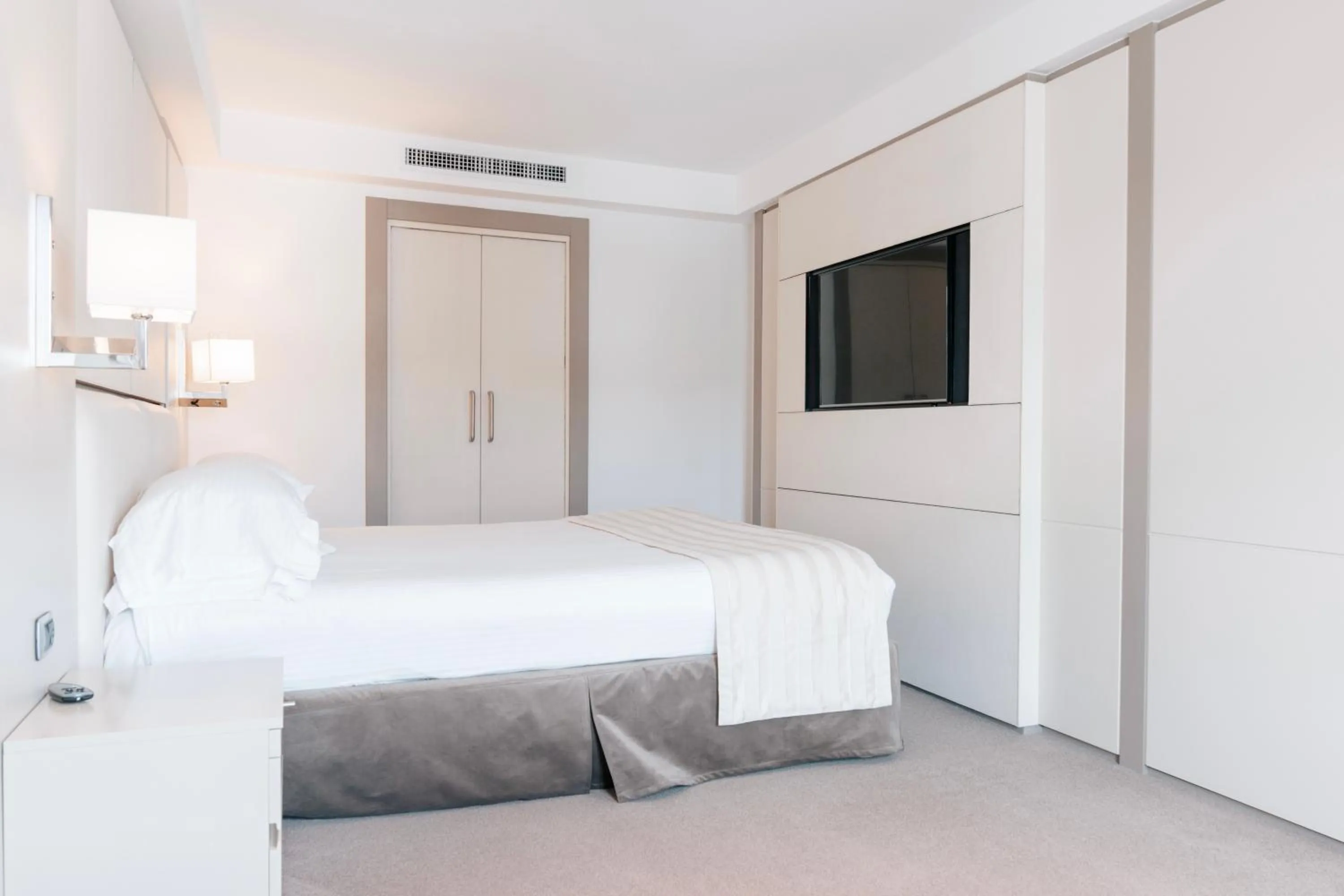 Bedroom, Bed in Port Palace