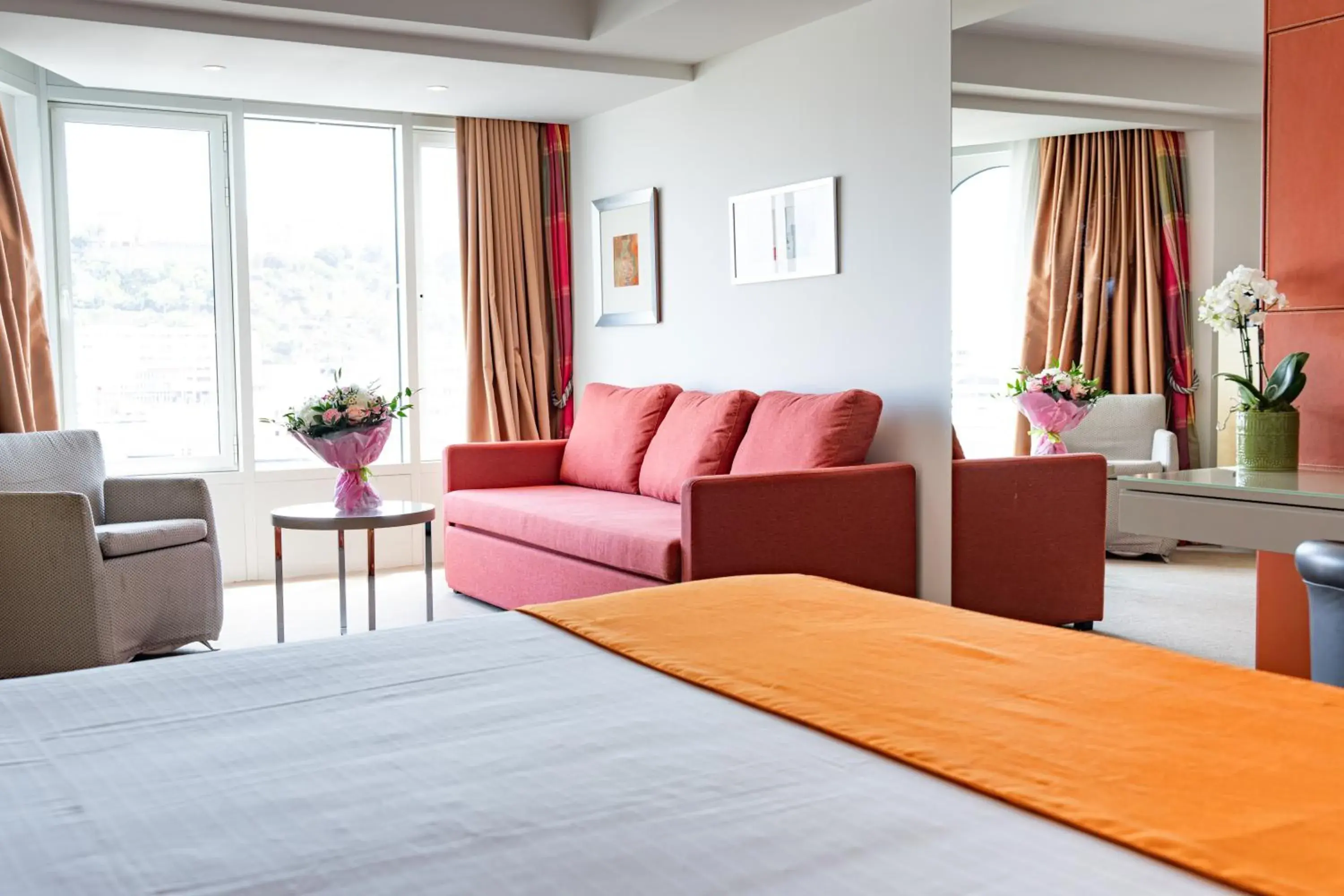 Photo of the whole room, Bed in Port Palace Photo of the whole room, Bed in Port Palace