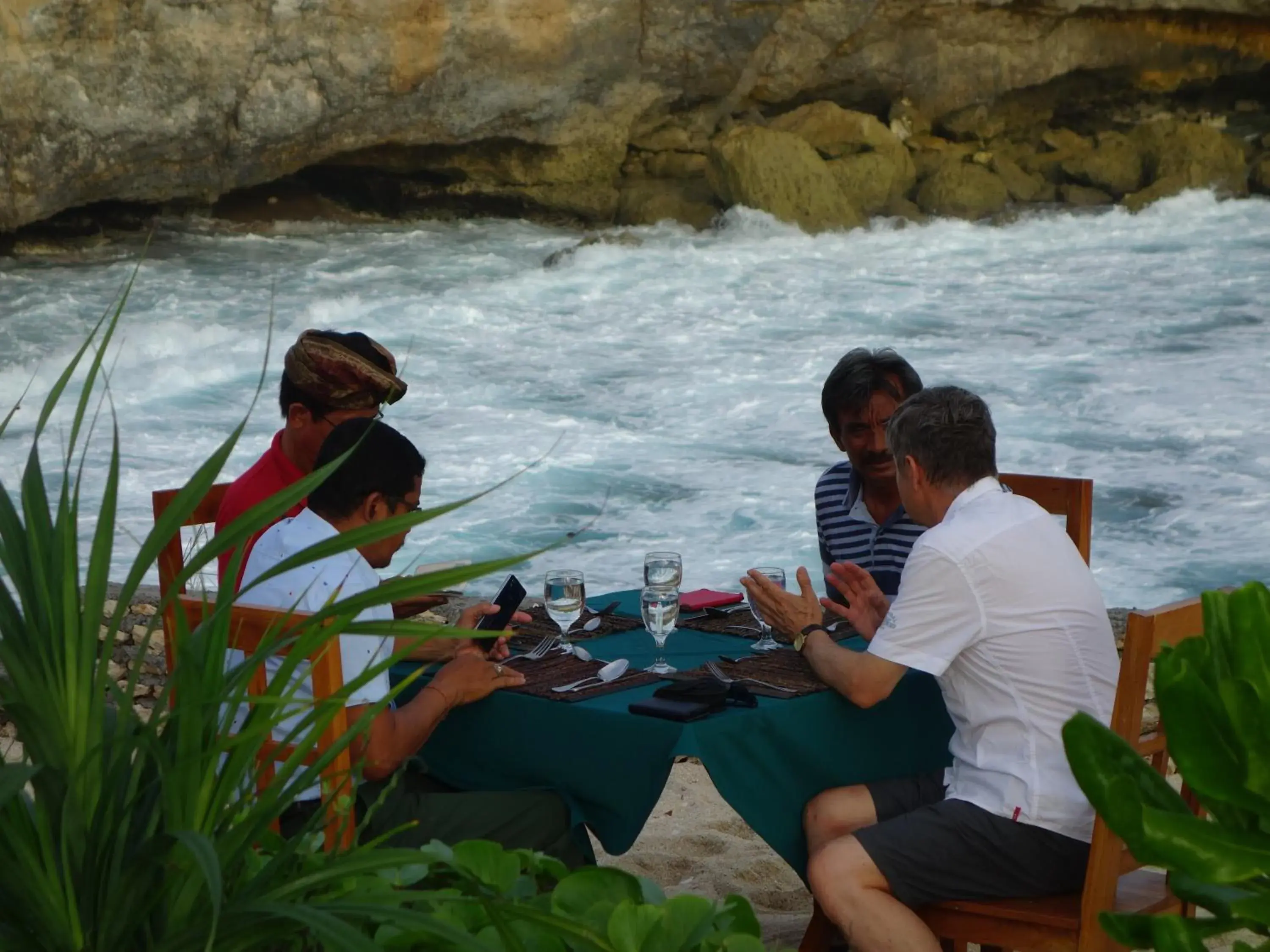 Restaurant/places to eat in Cliff Park Lembongan Restaurant/places to eat in Cliff Park Lembongan